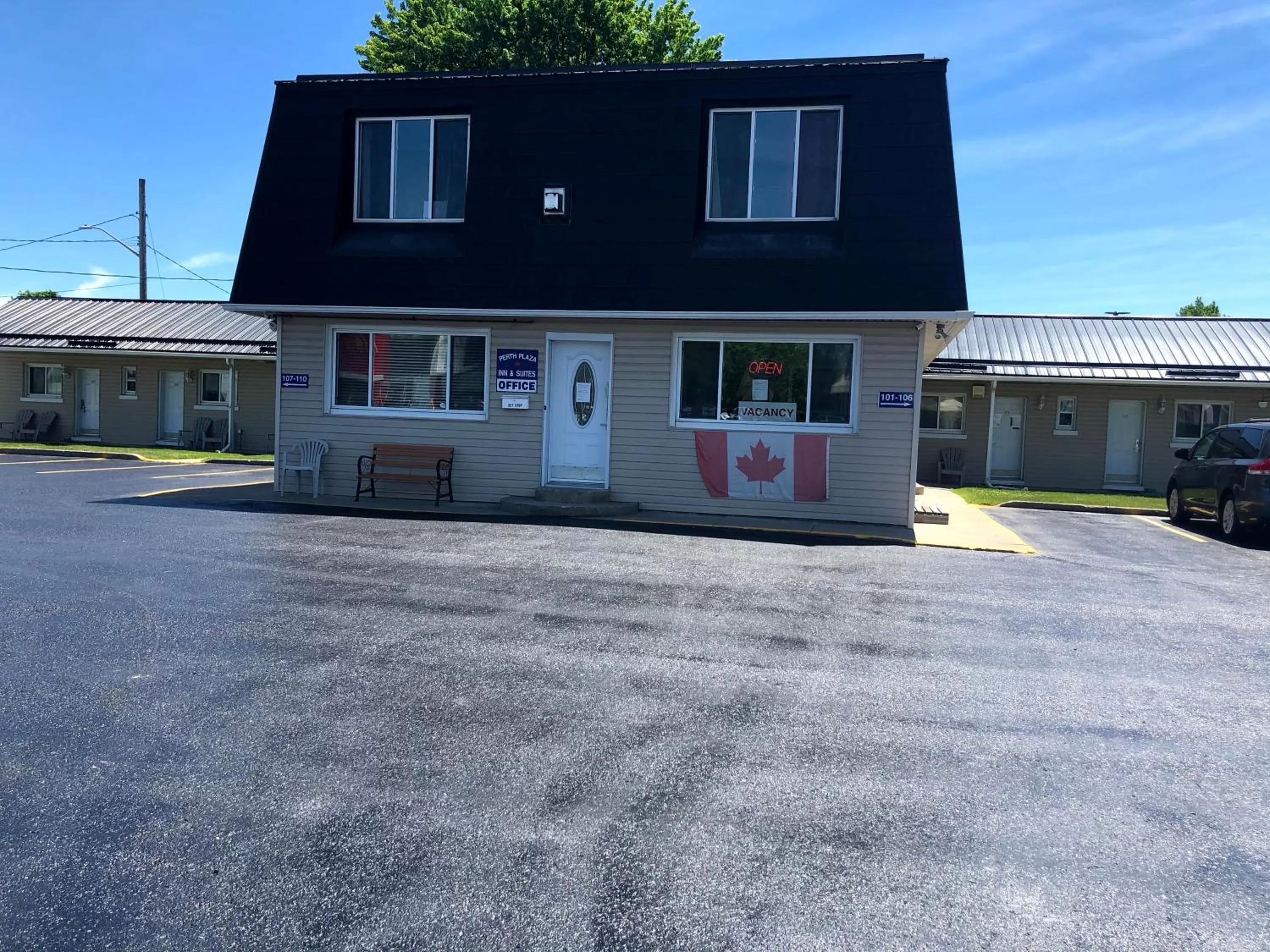 Perth Plaza Inn & Suites