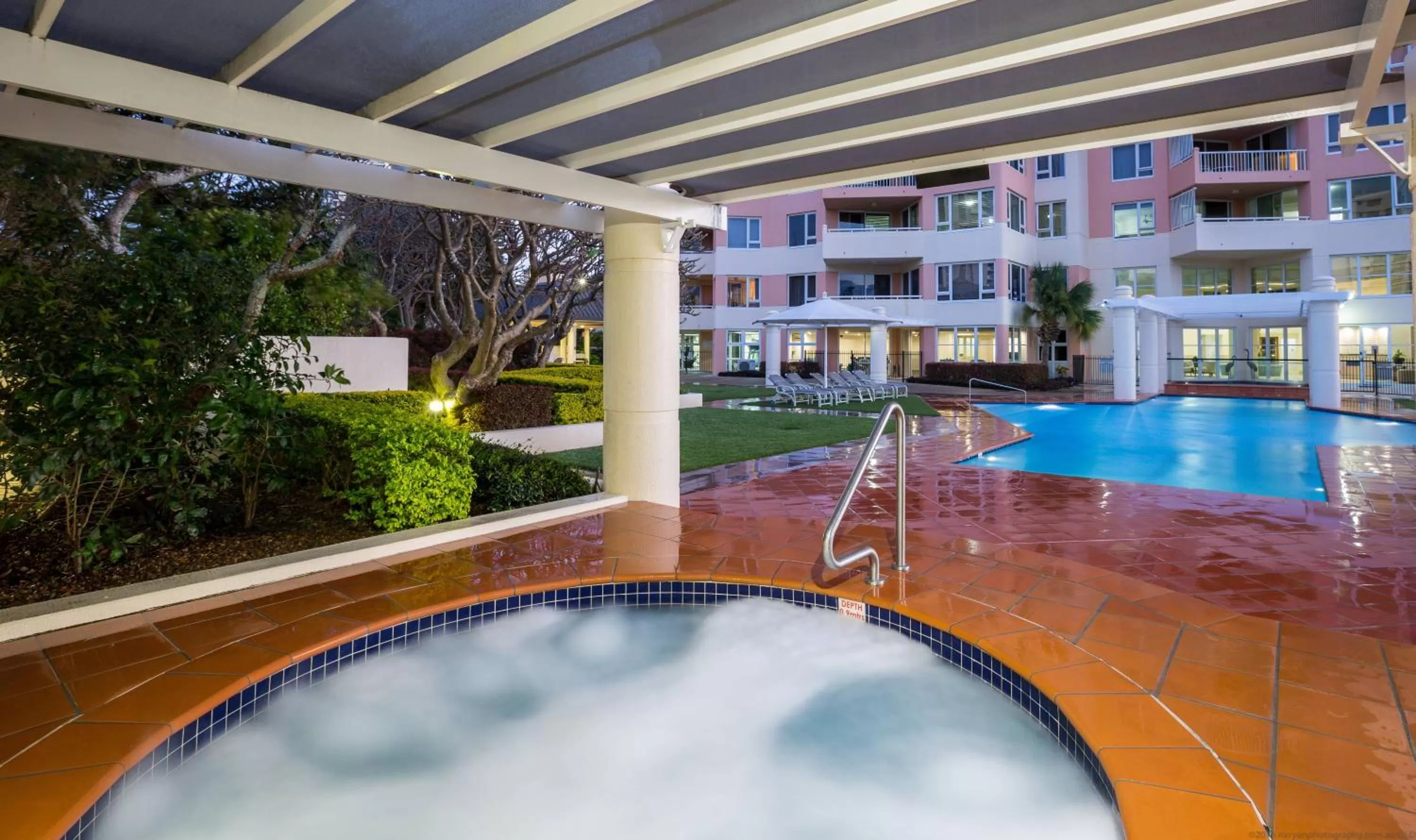 Hot Tub in Belle Maison Apartments - Official