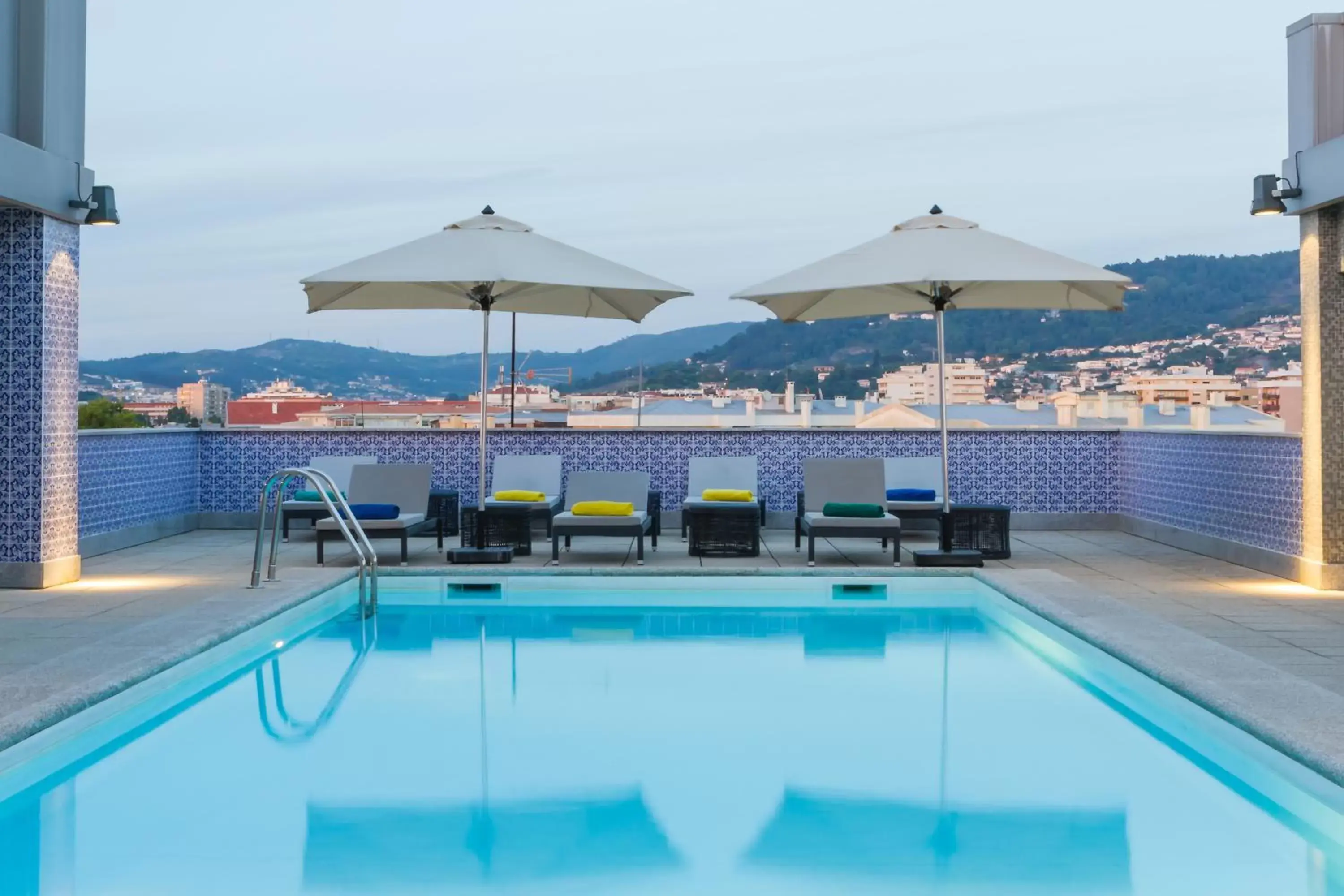 Swimming Pool in Hotel Mercure Braga Centro