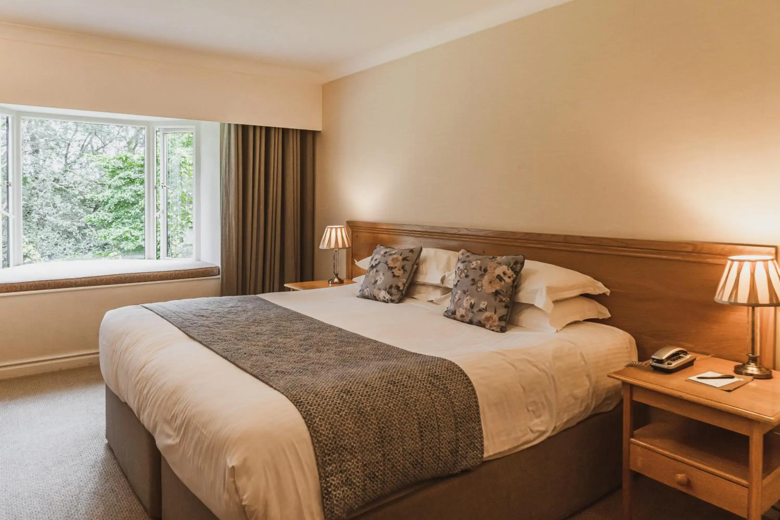 Bed in Cragwood Country House Hotel