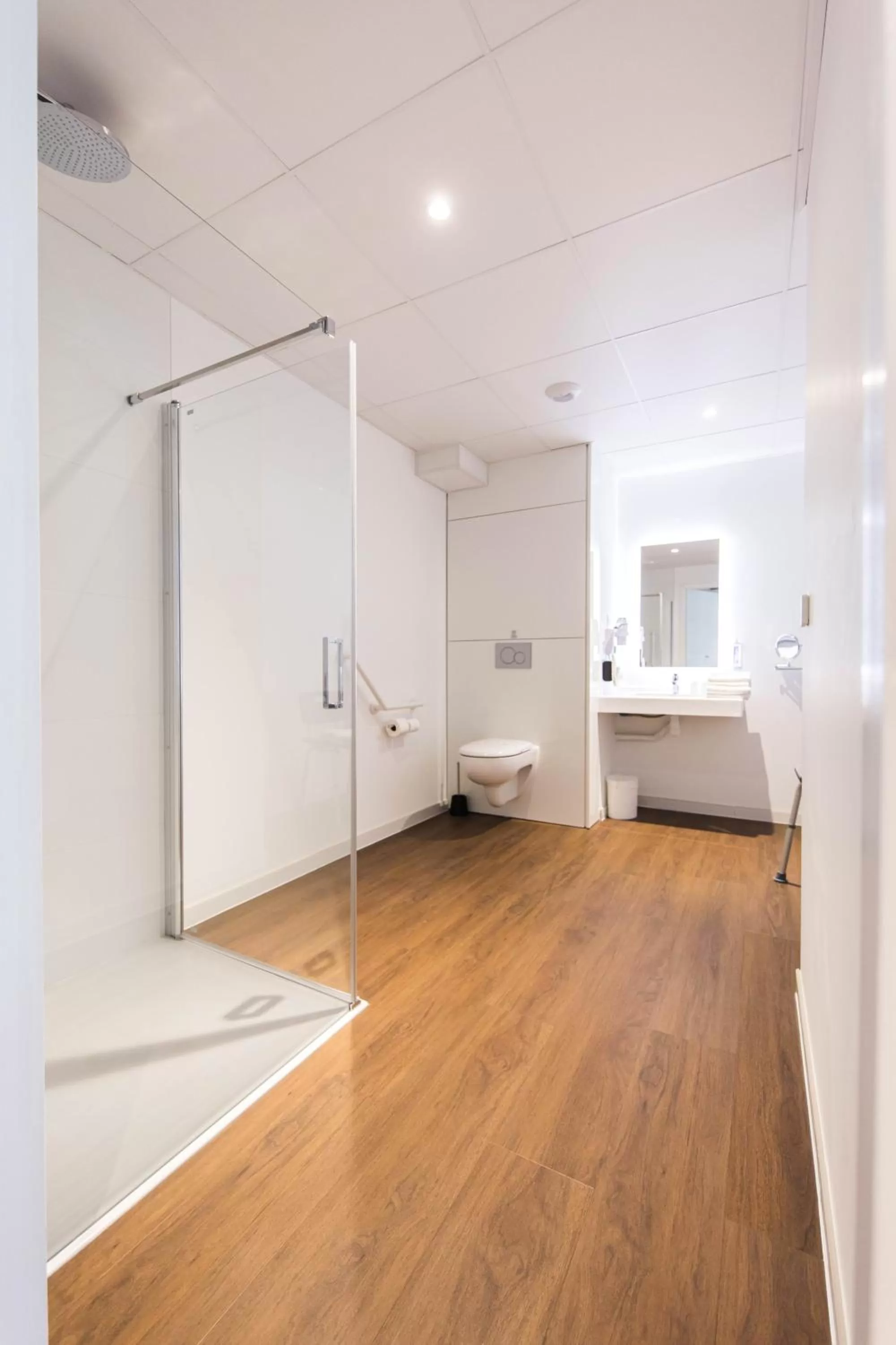 Bathroom in Westotel Tours Val de Loire