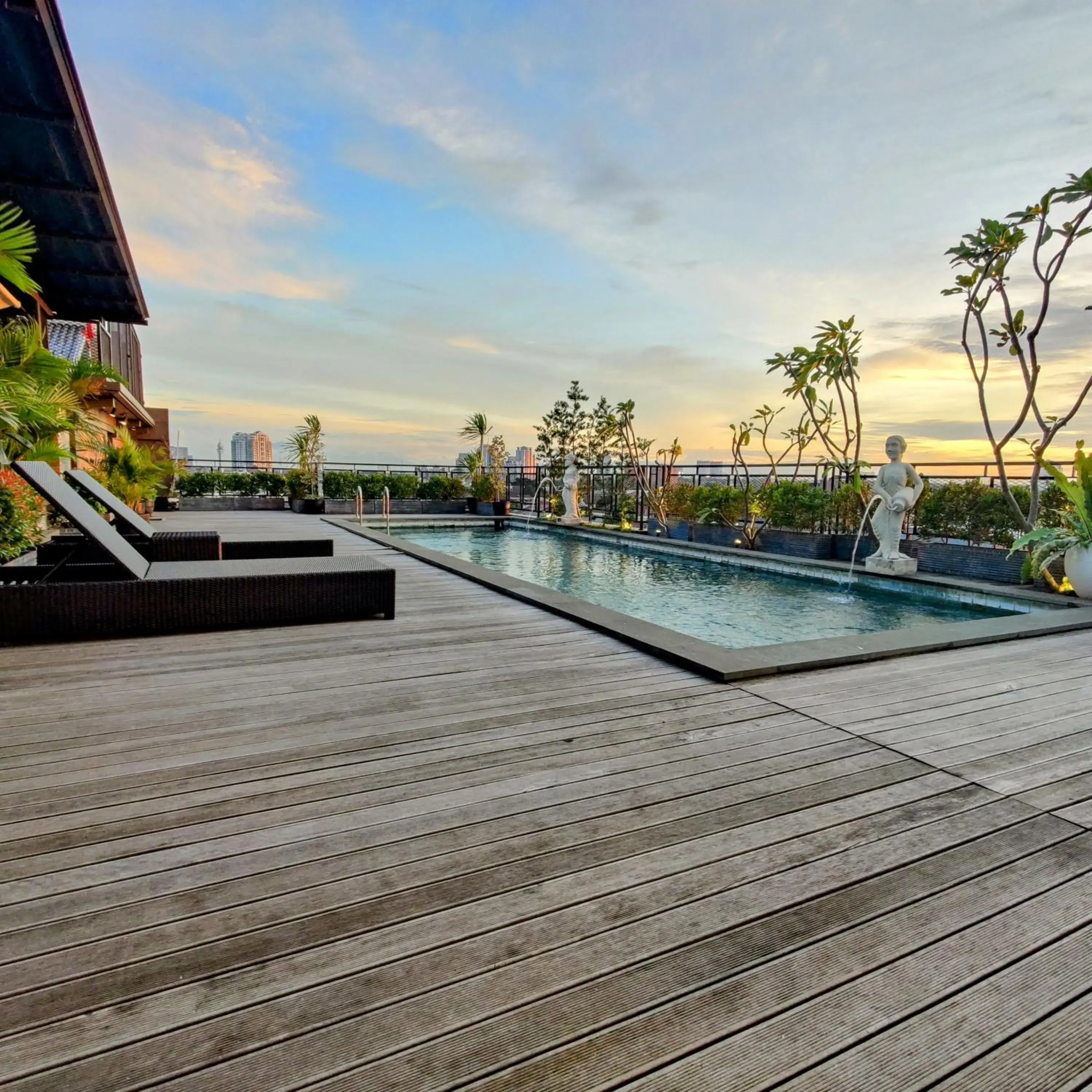 Swimming pool in The Mango Suites by Flat06