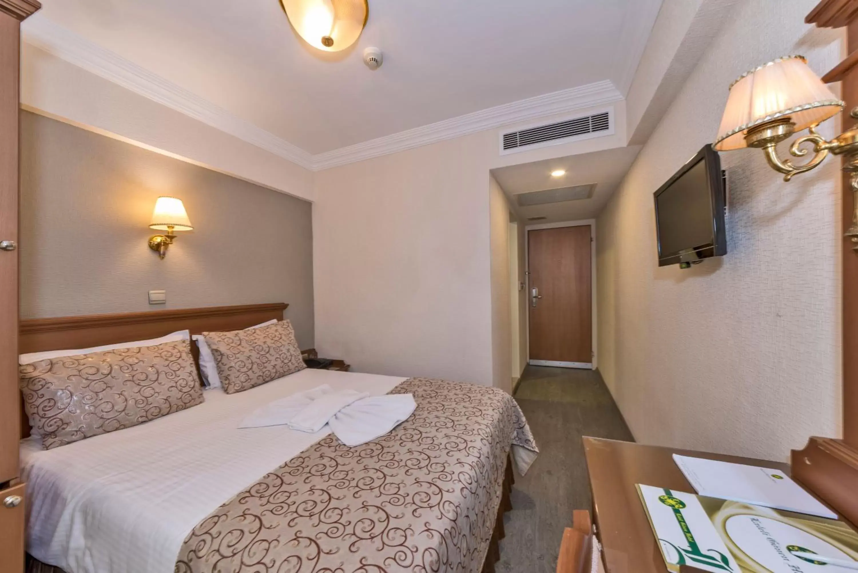 Bed in Laleli Gonen Hotel