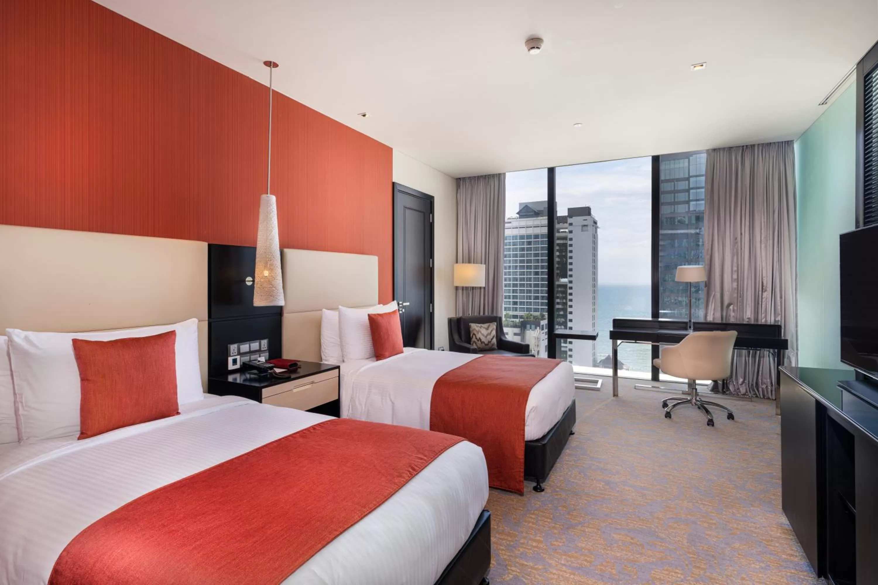 Bed in Mövenpick Hotel Colombo