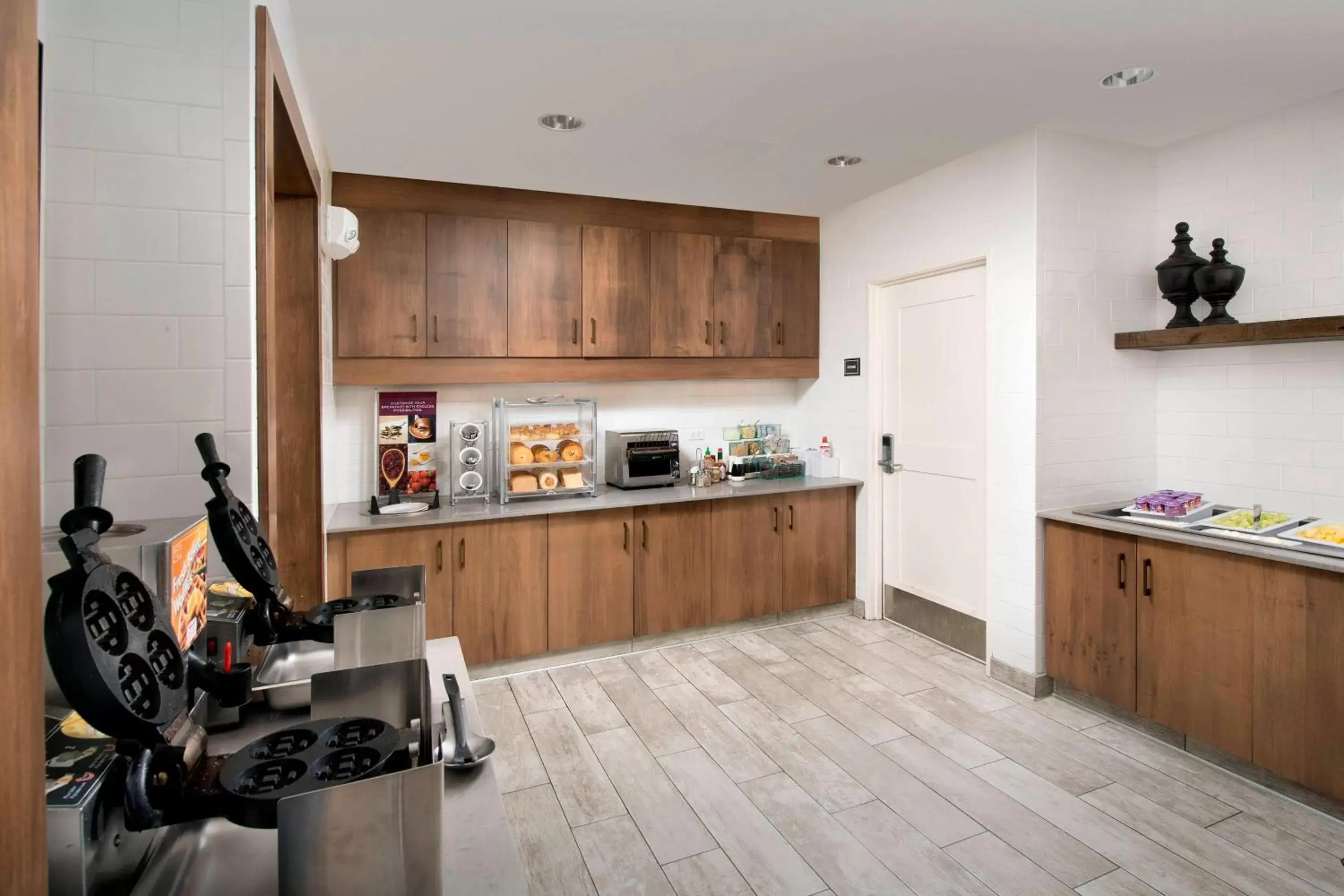 Breakfast, Kitchen/Kitchenette in Residence Inn by Marriott Baltimore Owings Mills