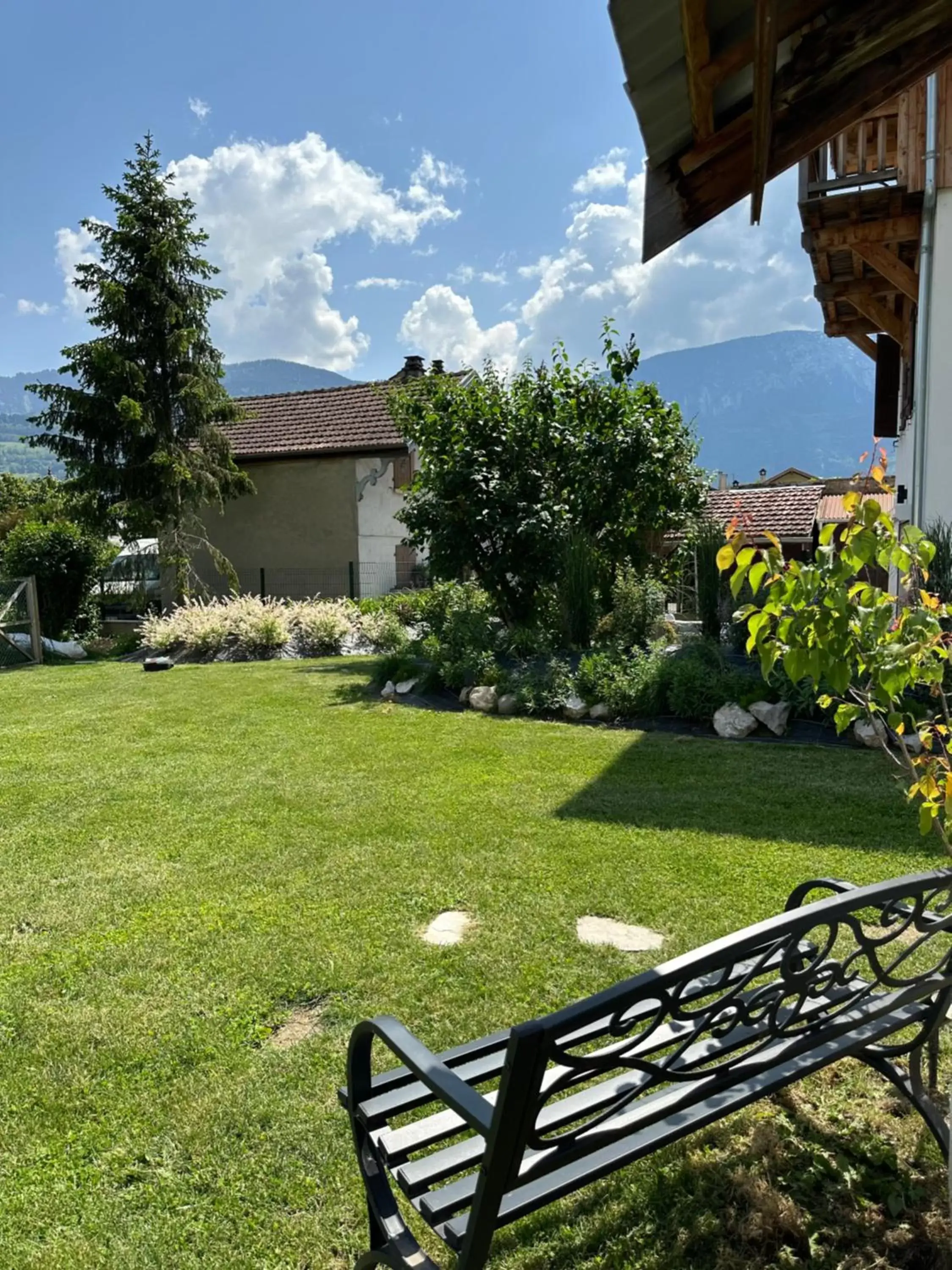 Garden in La Villa d'Hélène 2 - Chambres d'hôtes BnB et Appartements - Cluses