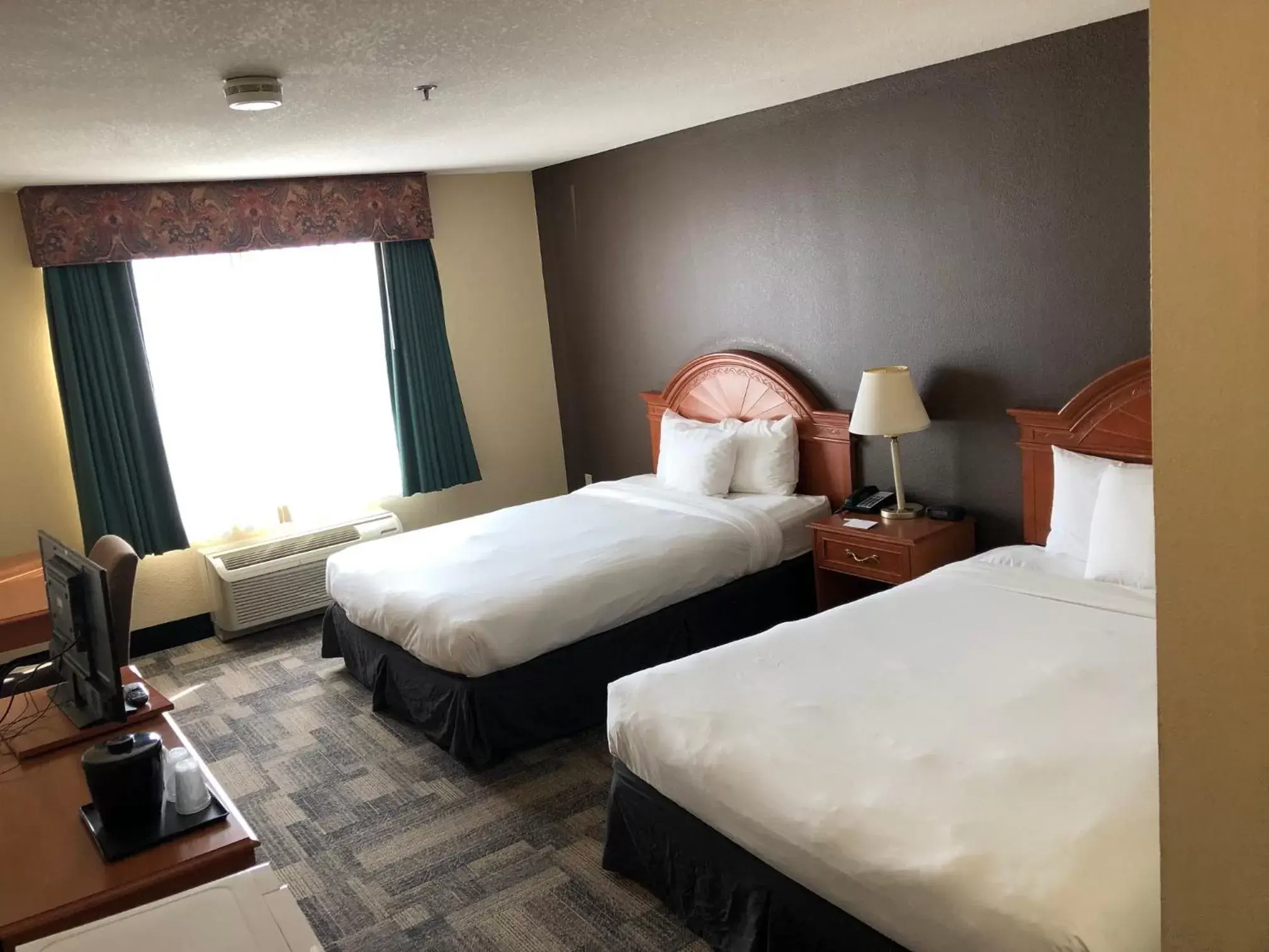 Bedroom, Bed in Country Inn & Suites by Radisson, Chicago O Hare Airport