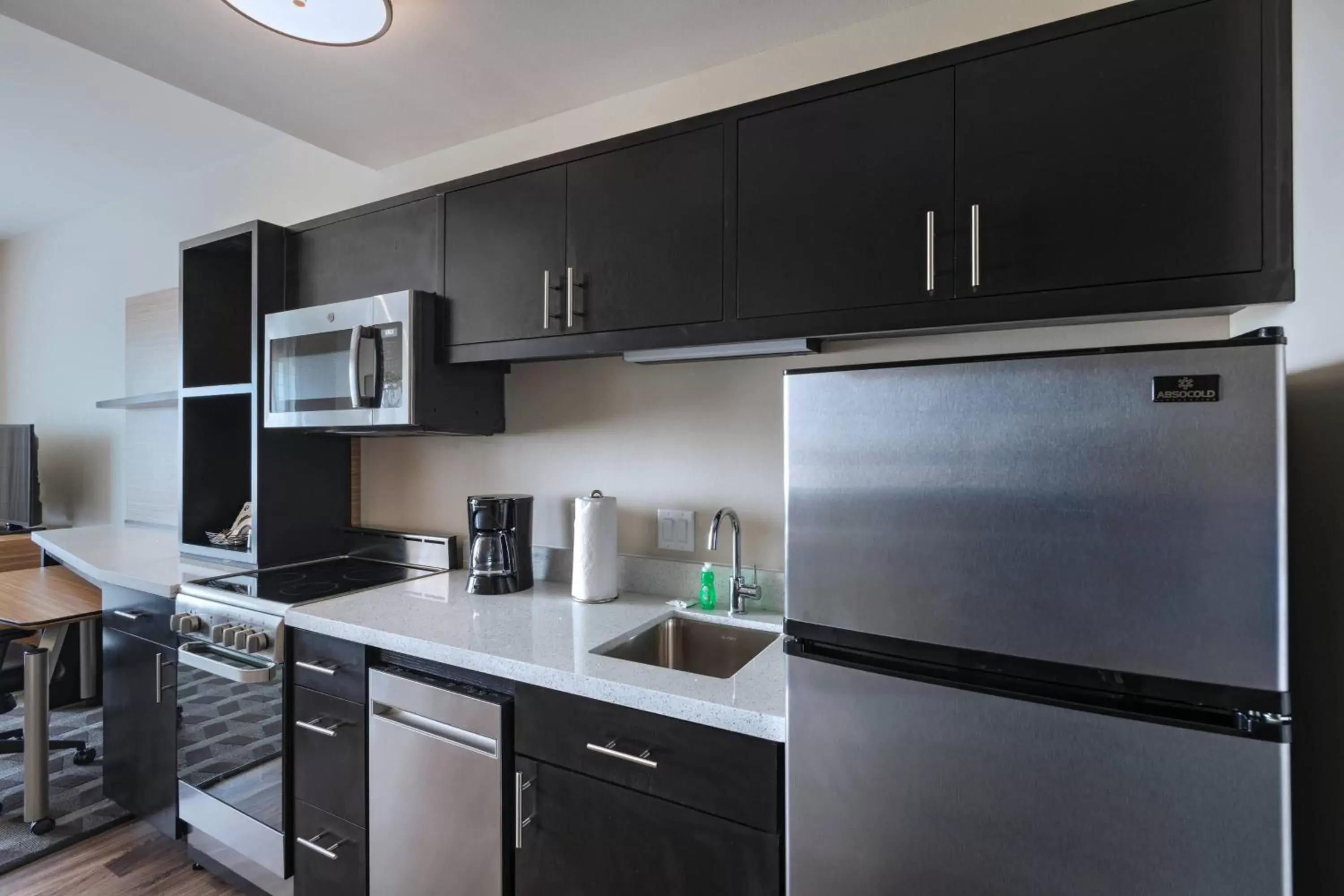 Bedroom, Kitchen/Kitchenette in TownePlace Suites by Marriott Dallas DFW Airport North/Irving