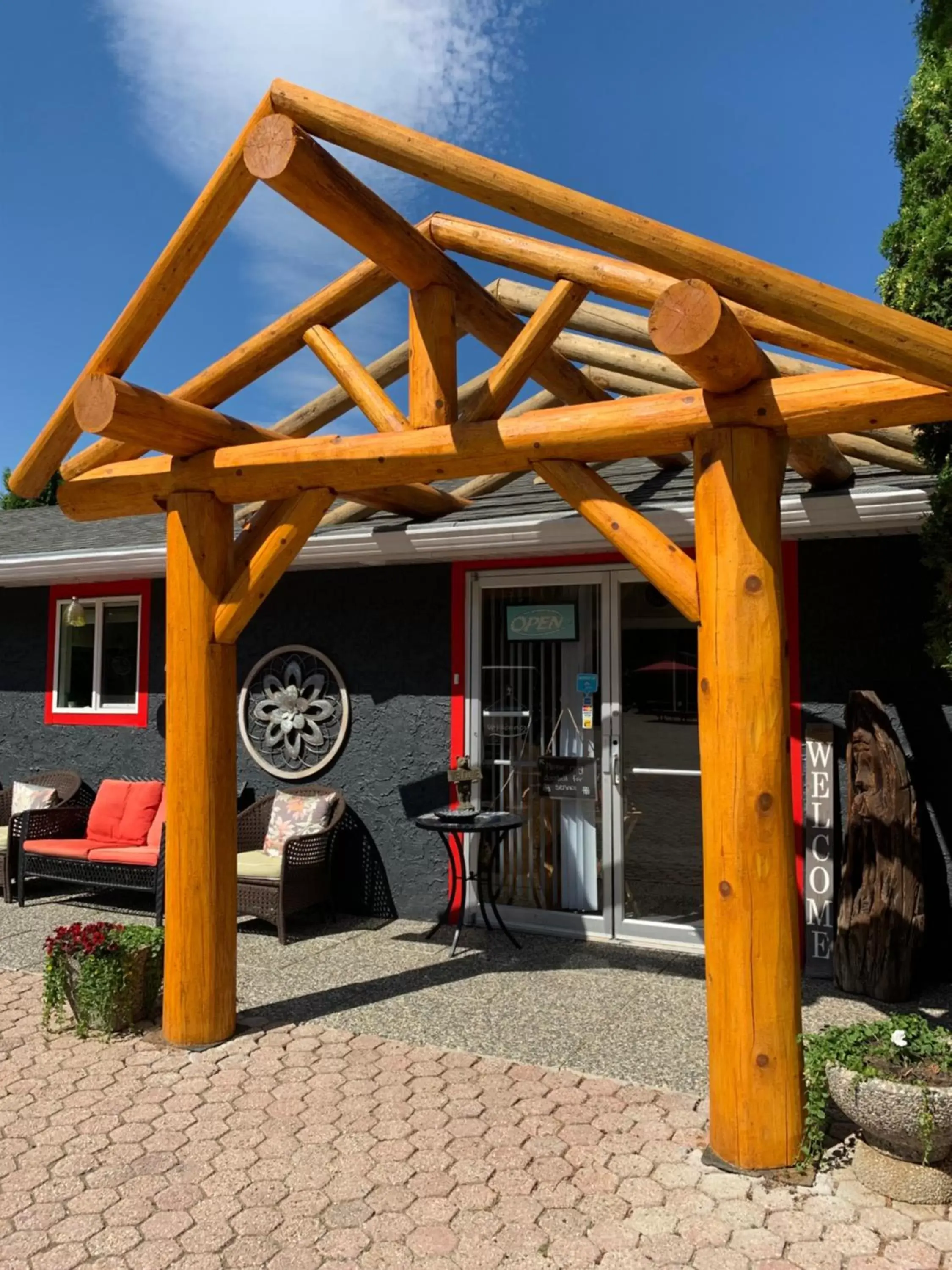 Patio in Arrow Lake Motel