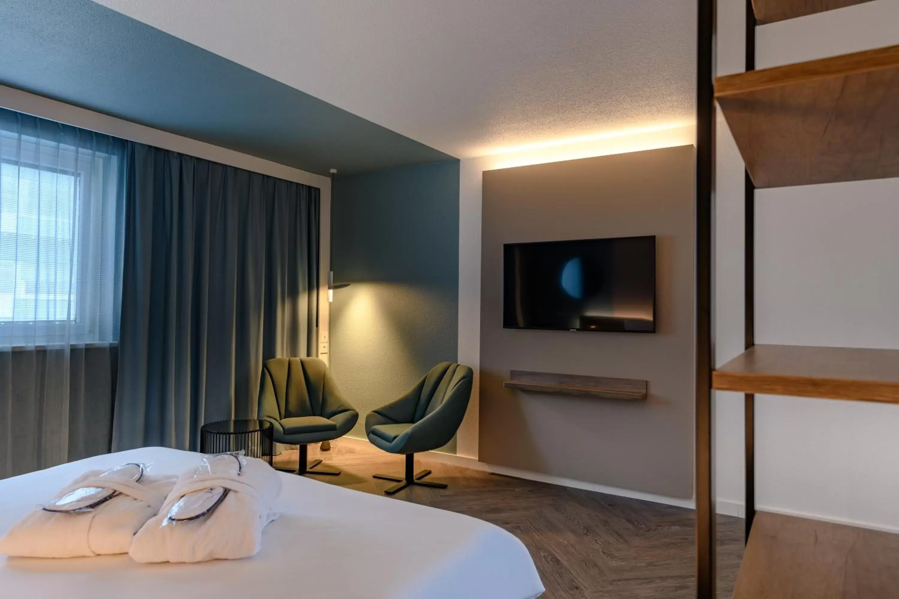 TV and multimedia, TV/Entertainment Center in Novotel Zurich City West