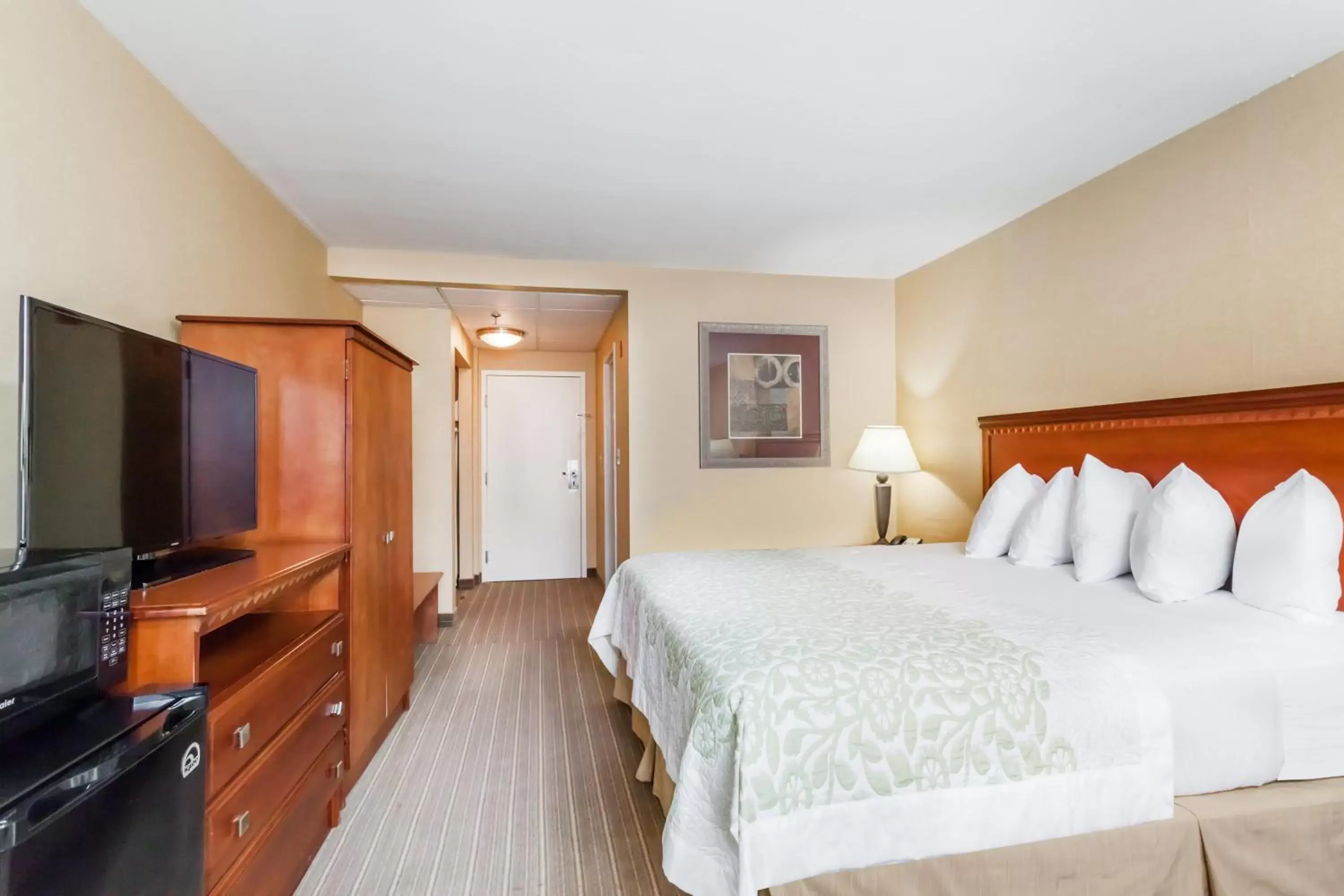 Bedroom, Bed in Days Inn by Wyndham Windsor Locks / Bradley Intl Airport