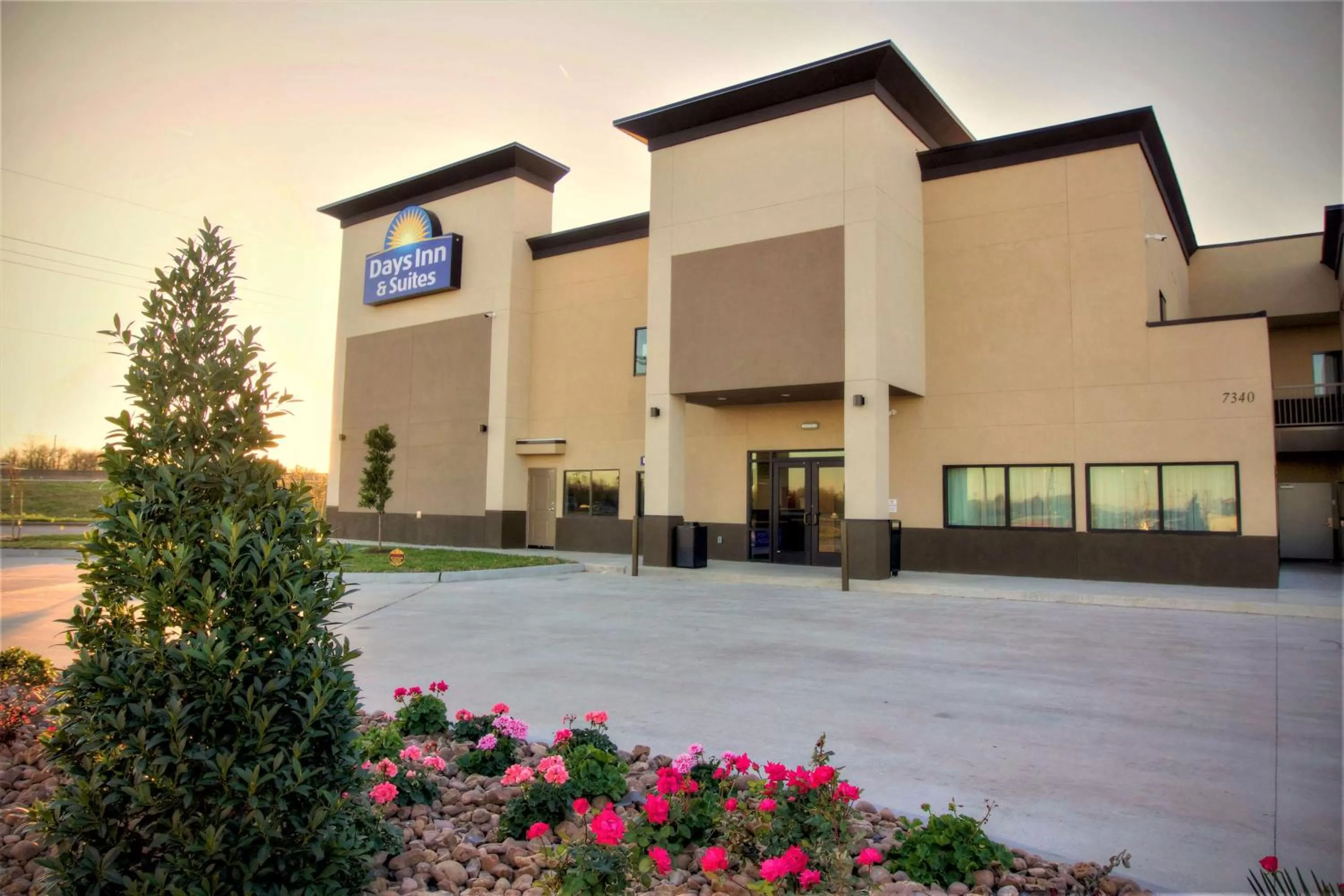 Property building in Days Inn & Suites by Wyndham Port Arthur