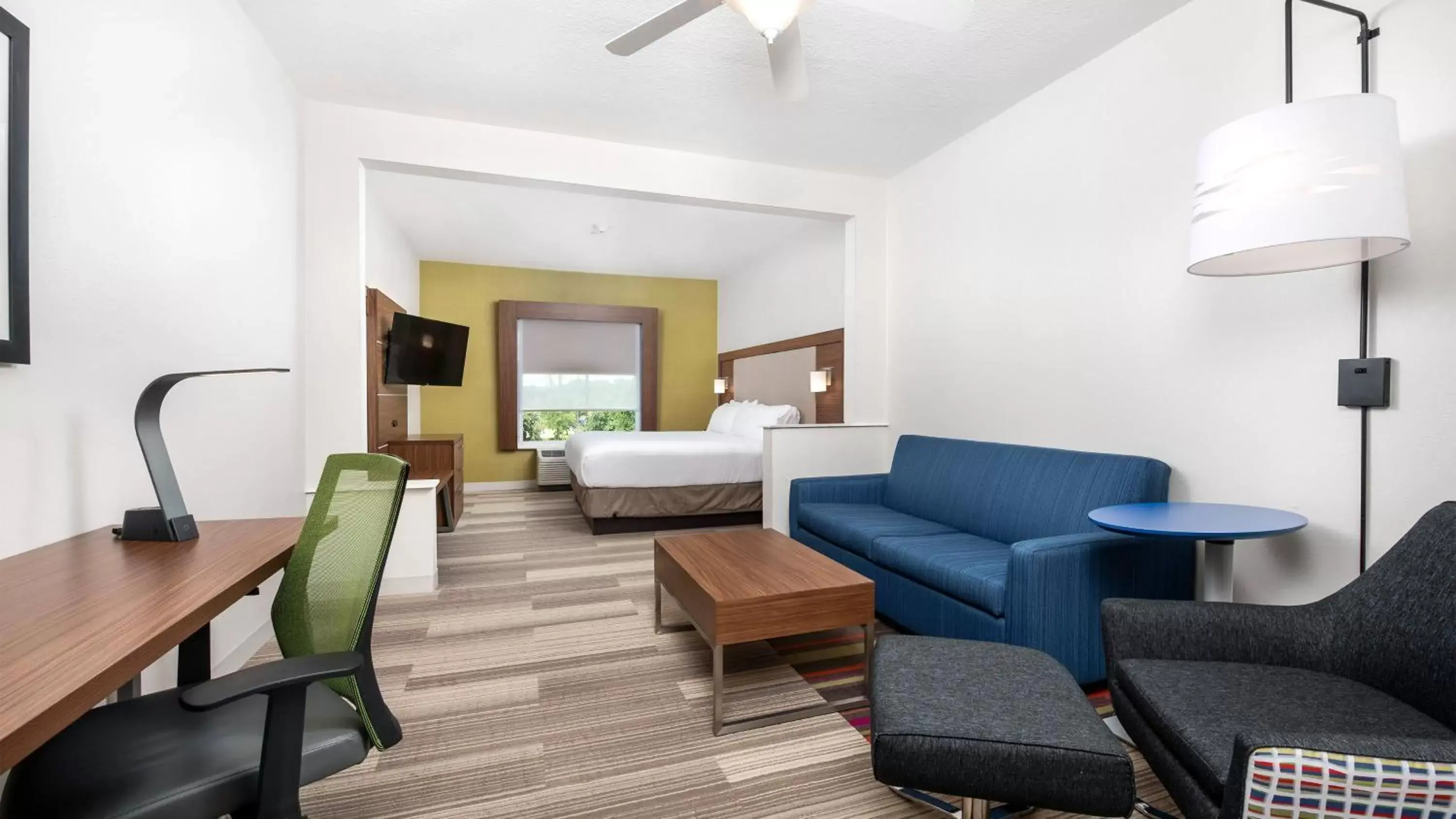 Photo of the whole room, Seating Area in Holiday Inn Express Hotel and Suites Conroe, an IHG Hotel