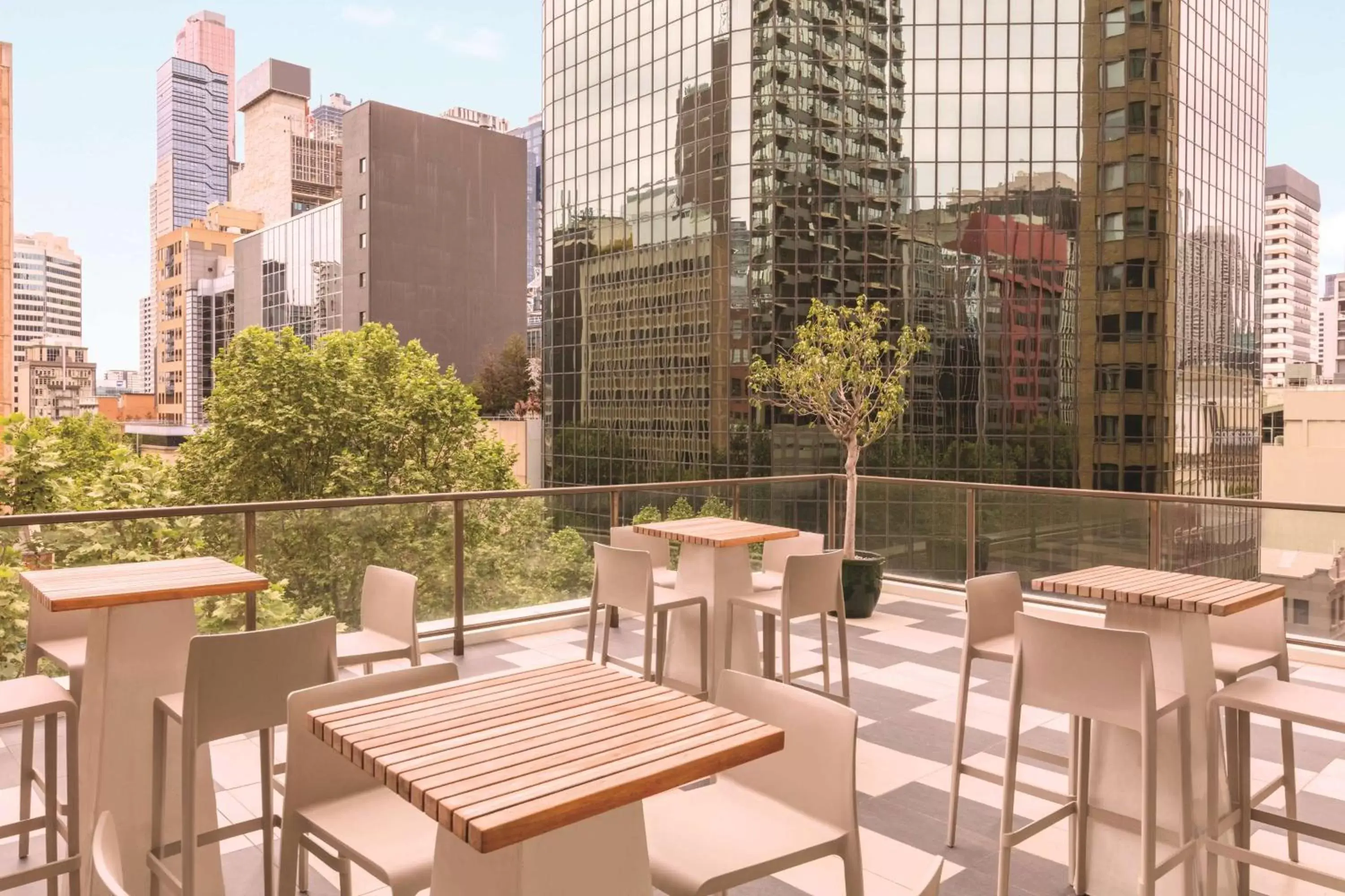 Balcony/Terrace, Restaurant/Places to Eat in Adina Apartment Hotel Melbourne