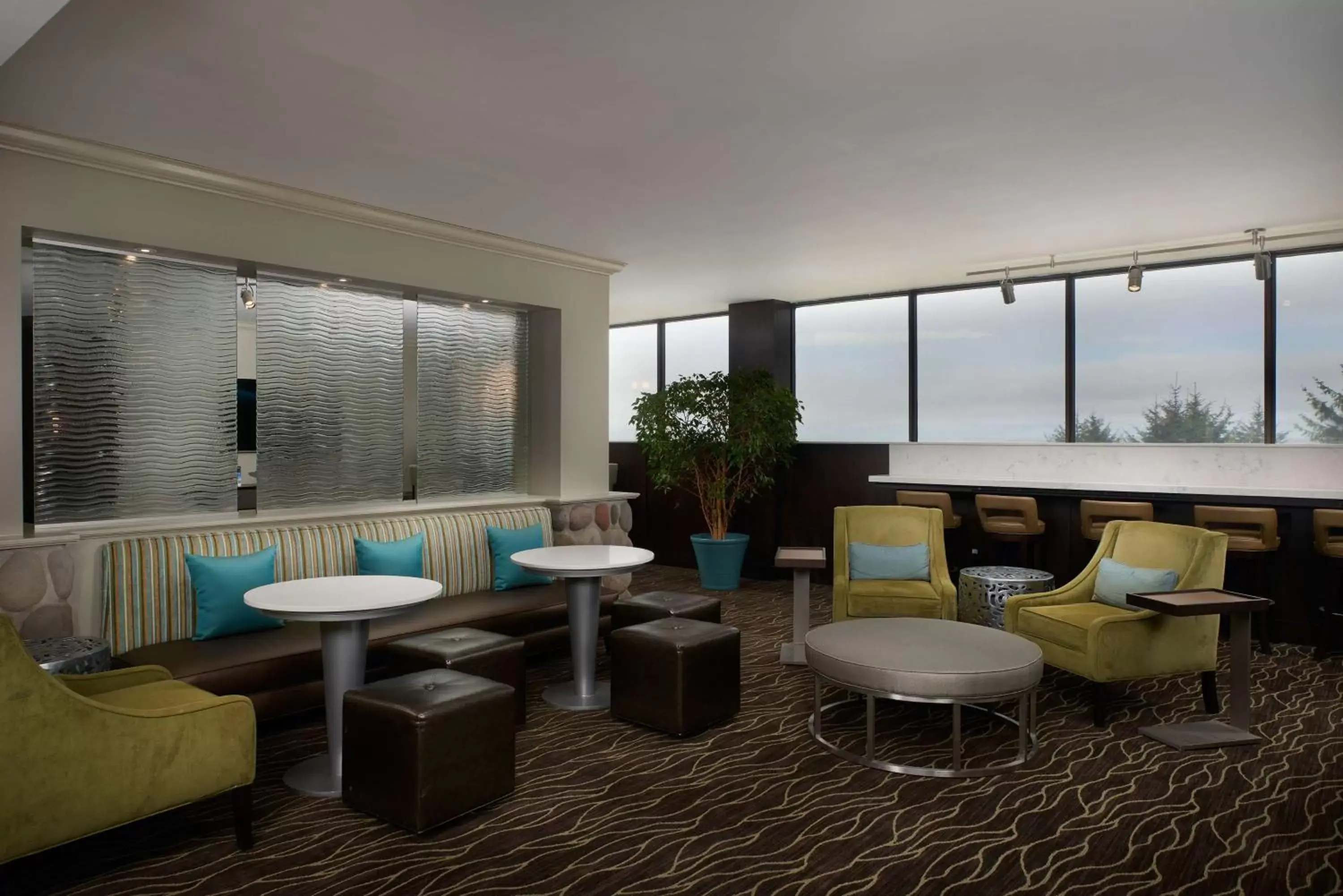 Lobby or reception, Lounge/Bar in Best Western Plus Agate Beach Inn