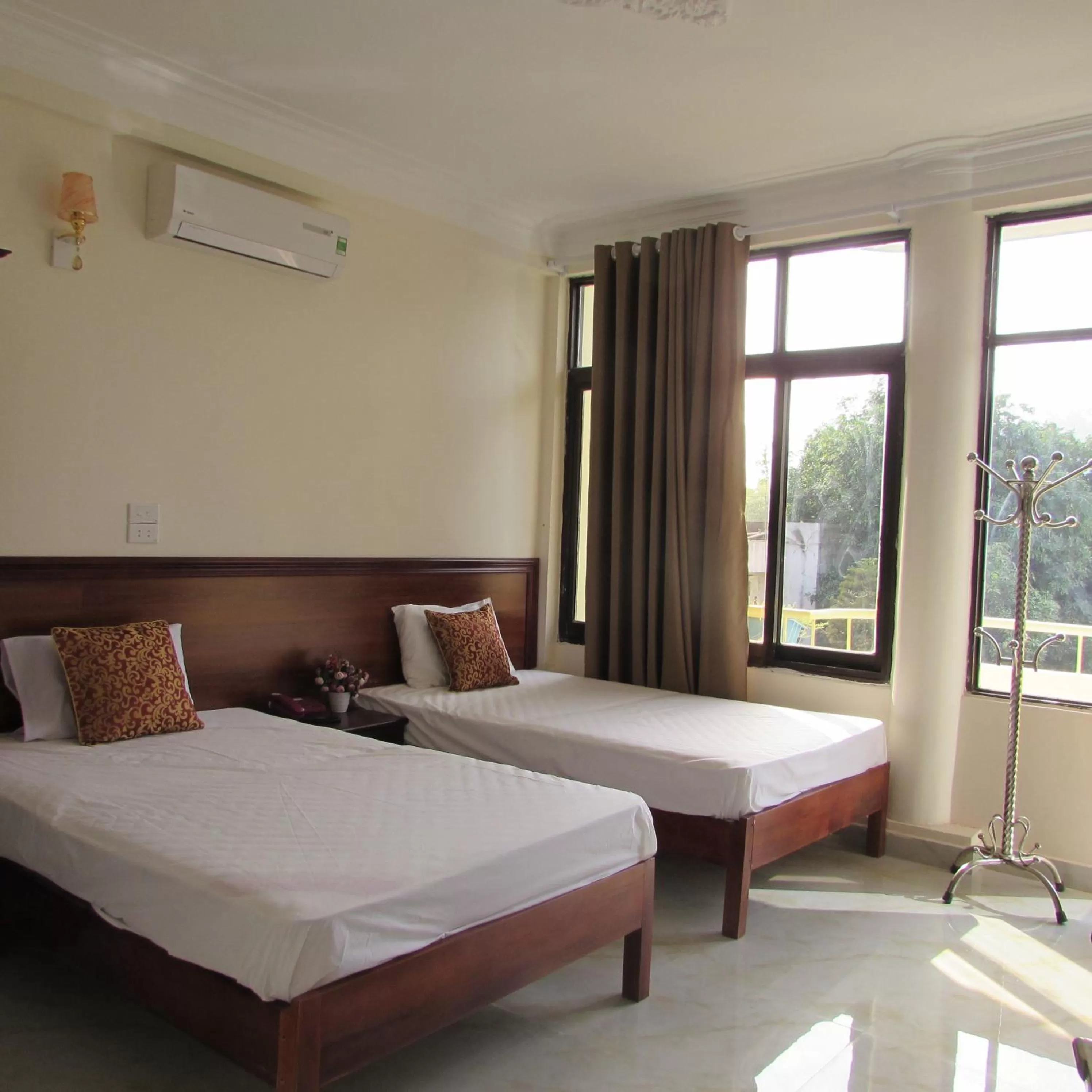 Bedroom, Bed in Viet Nhat Halong Hotel - Bai Chay