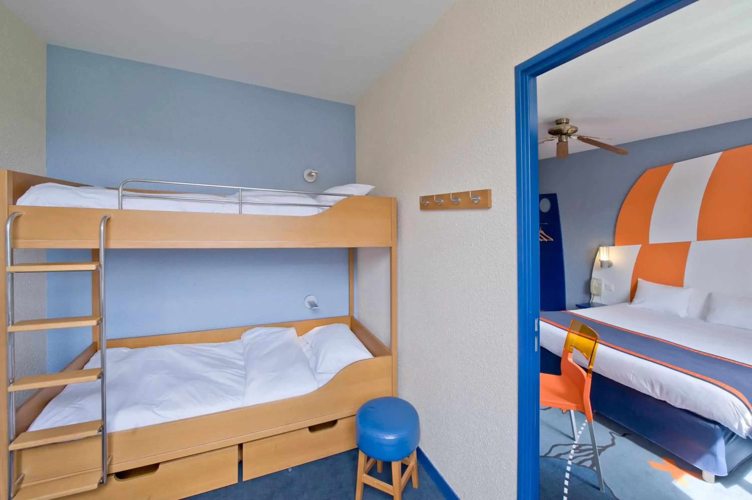 Bedroom, Bunk Bed in Explorers Hotel Marne-la-Vallée