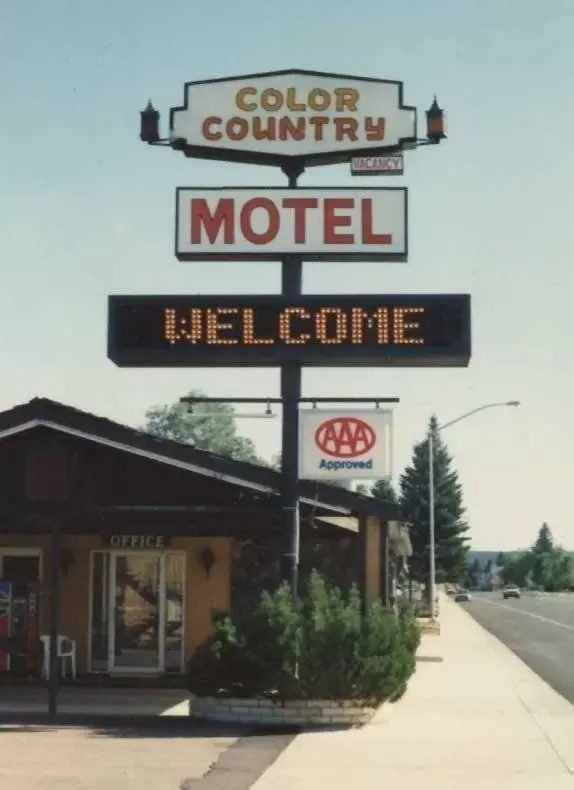 Logo/Certificate/Sign in Color Country Motel