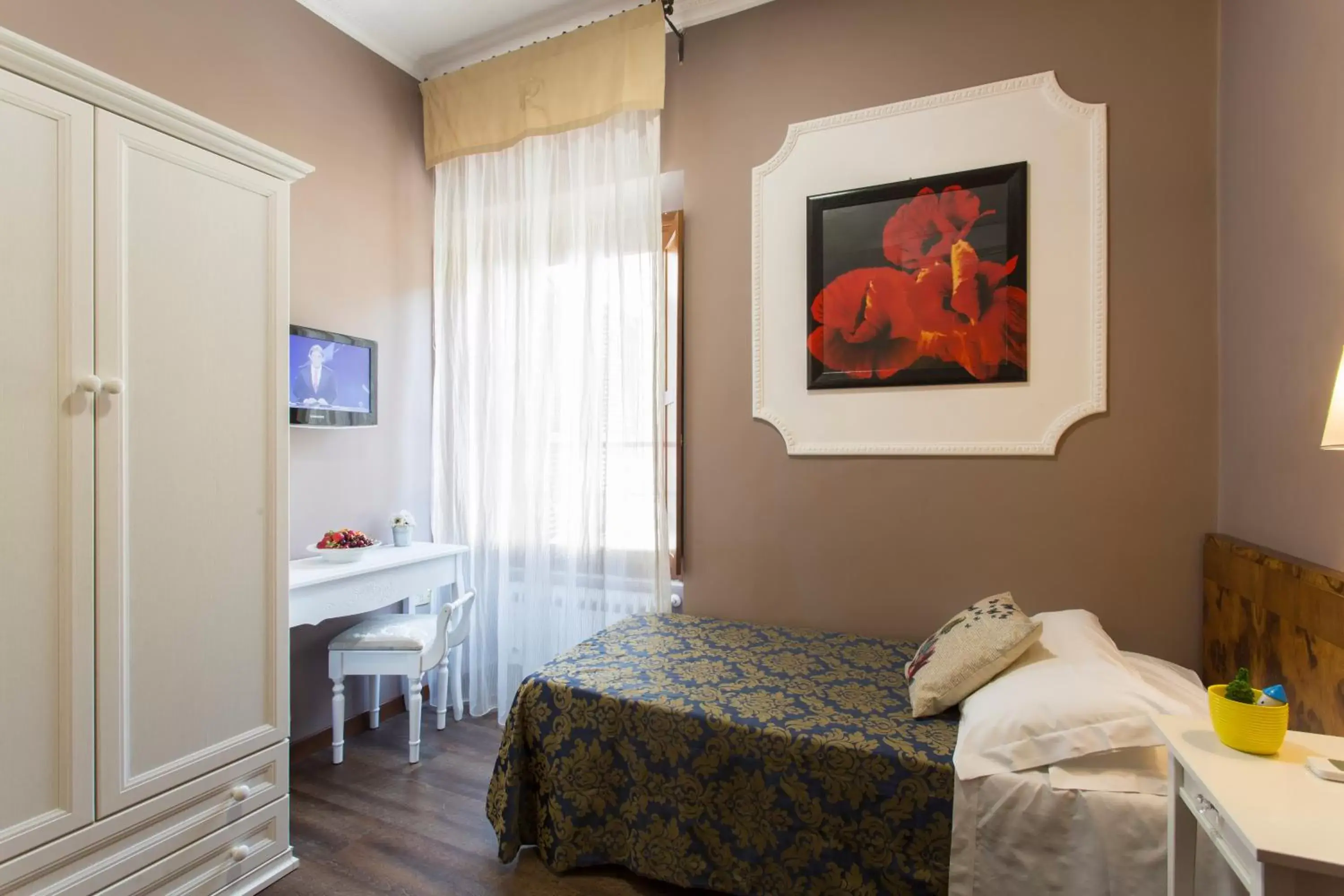 Photo of the whole room, Bed in Hotel Residenza In Farnese