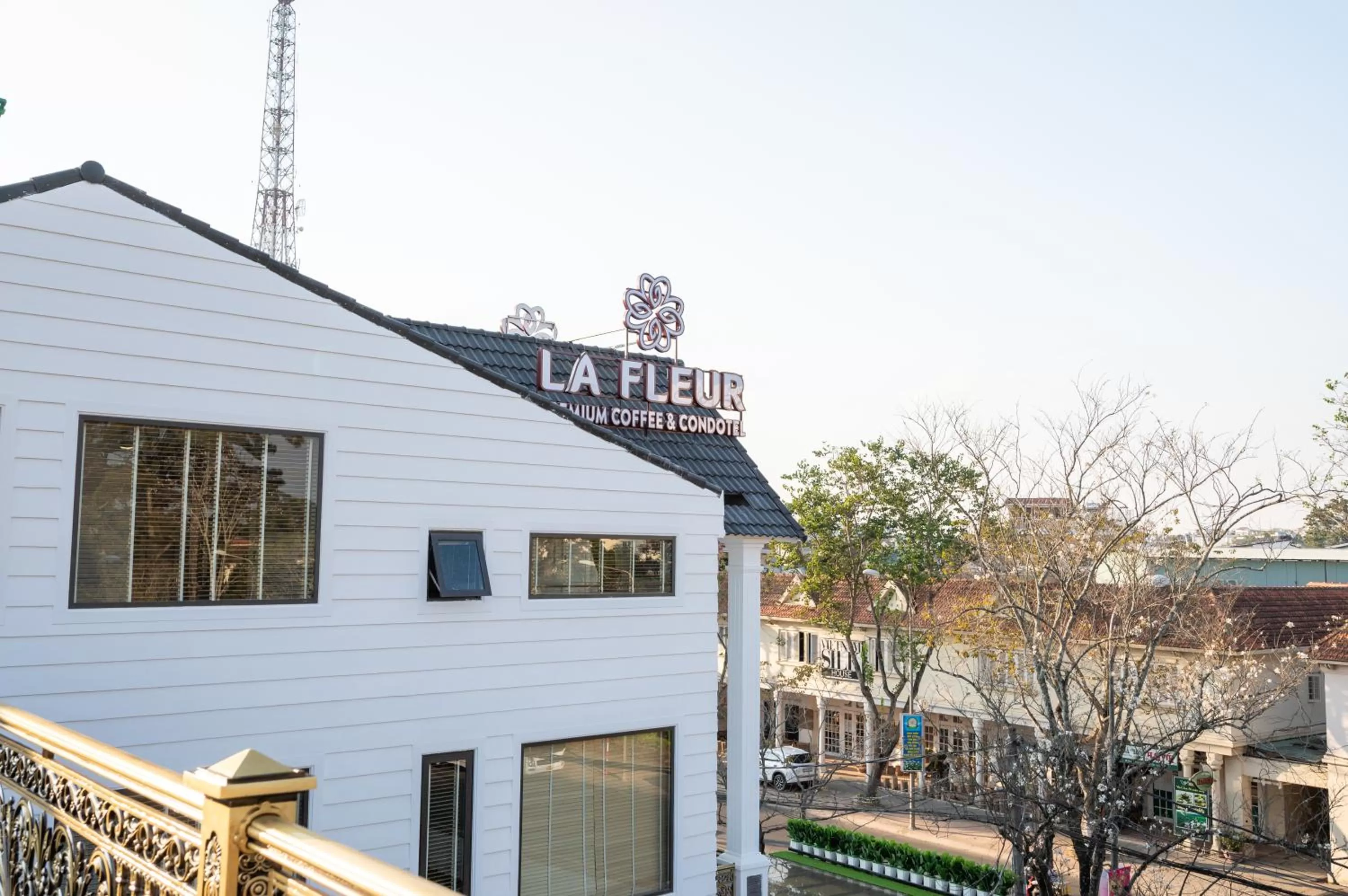 Property building in La Fleur Premium Central Apartment Hotel