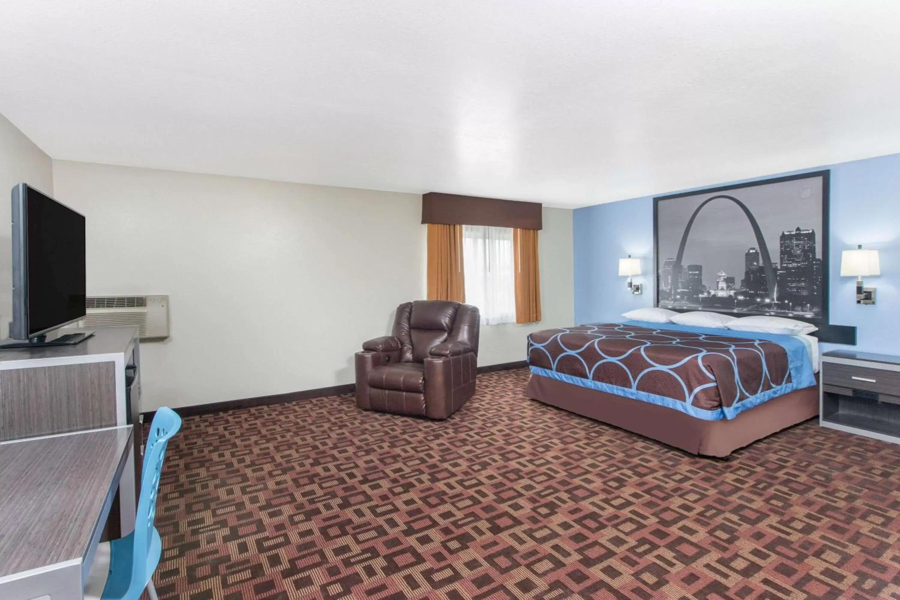 Photo of the whole room in Super 8 by Wyndham Moberly MO