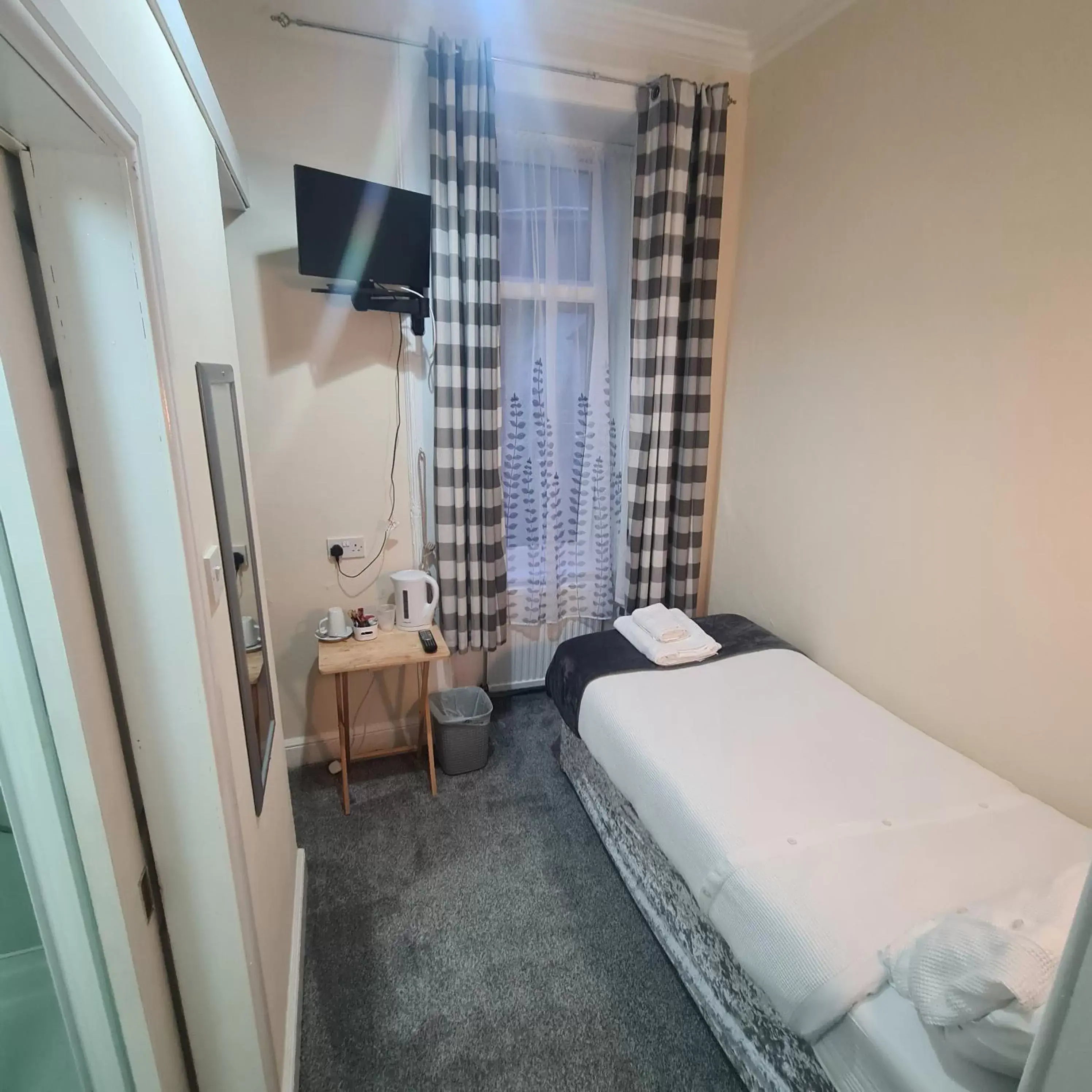 Bedroom, Bed in Glenmoore Guest House