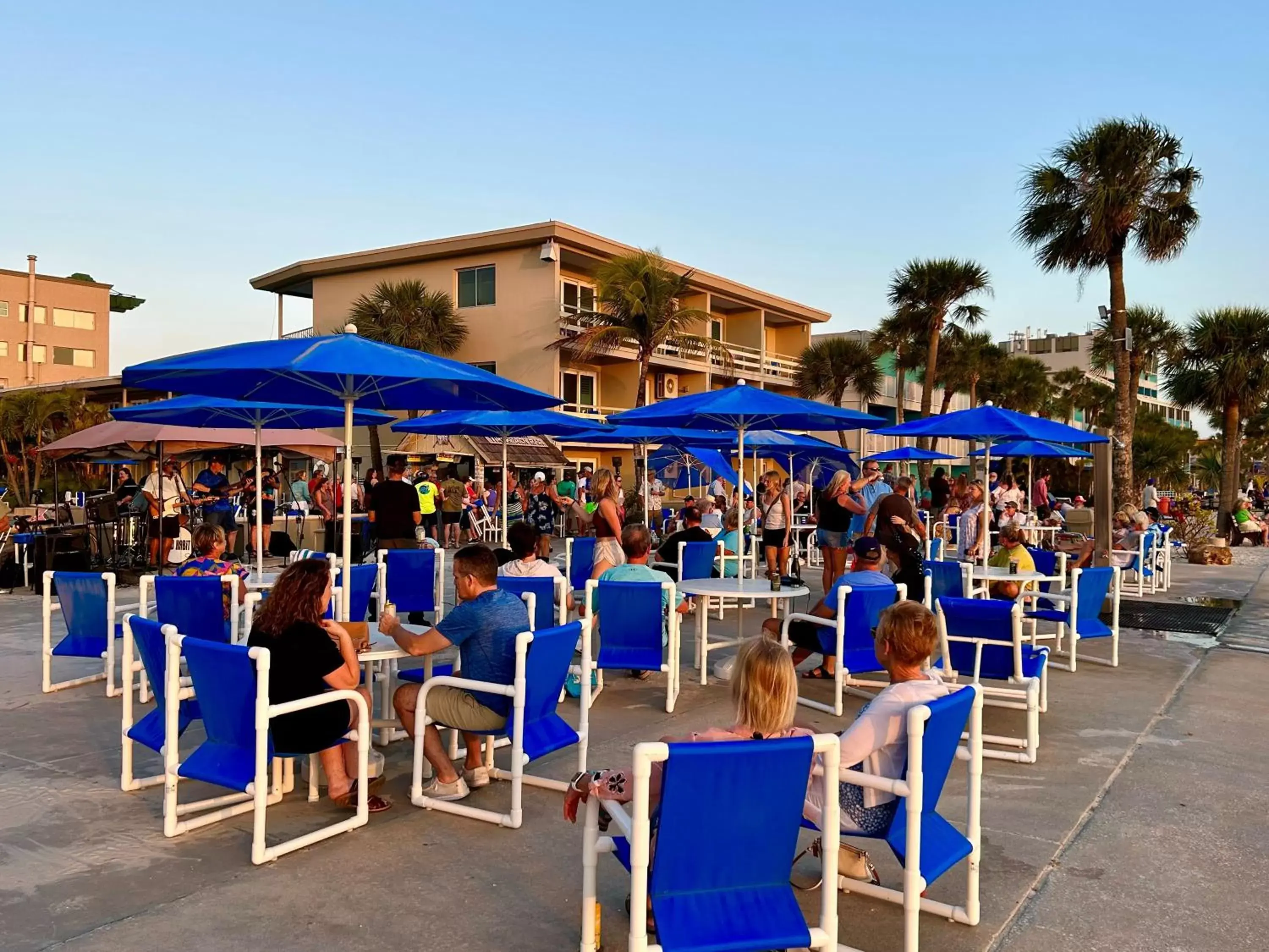 Restaurant/Places to Eat in Thunderbird Beach Resort