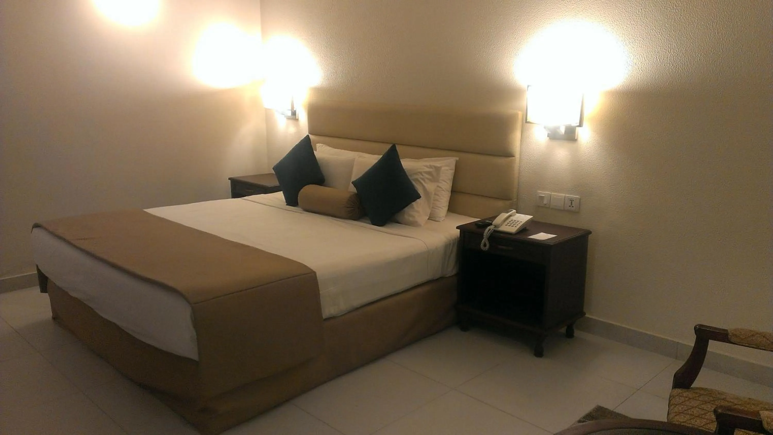 Regent Plaza Hotel & Convention Center