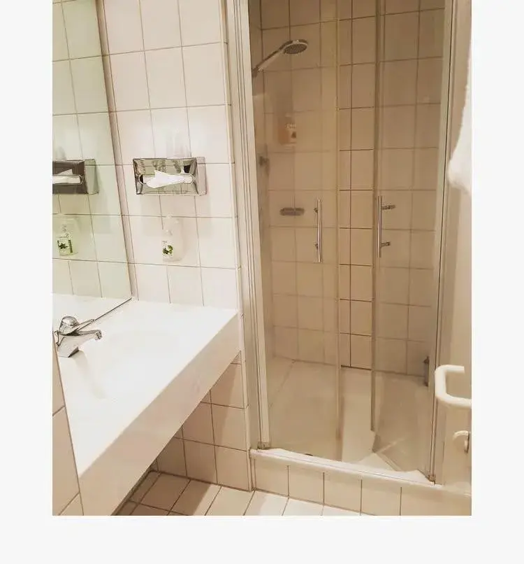 Toilet, Bathroom in Parkhotel Schotten