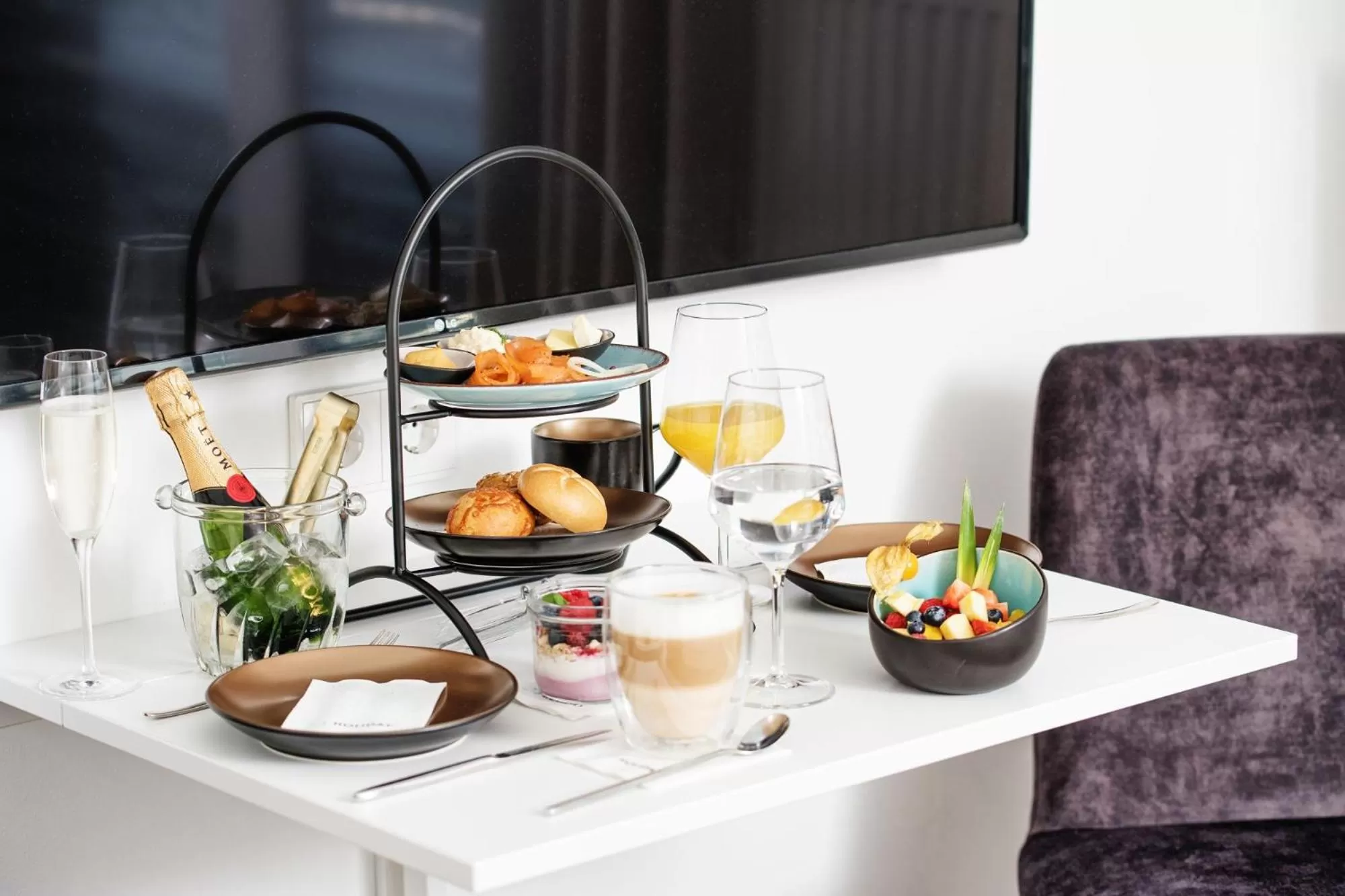 Breakfast in Hotel Velden - 24 Checkin Zimmer im Zentrum