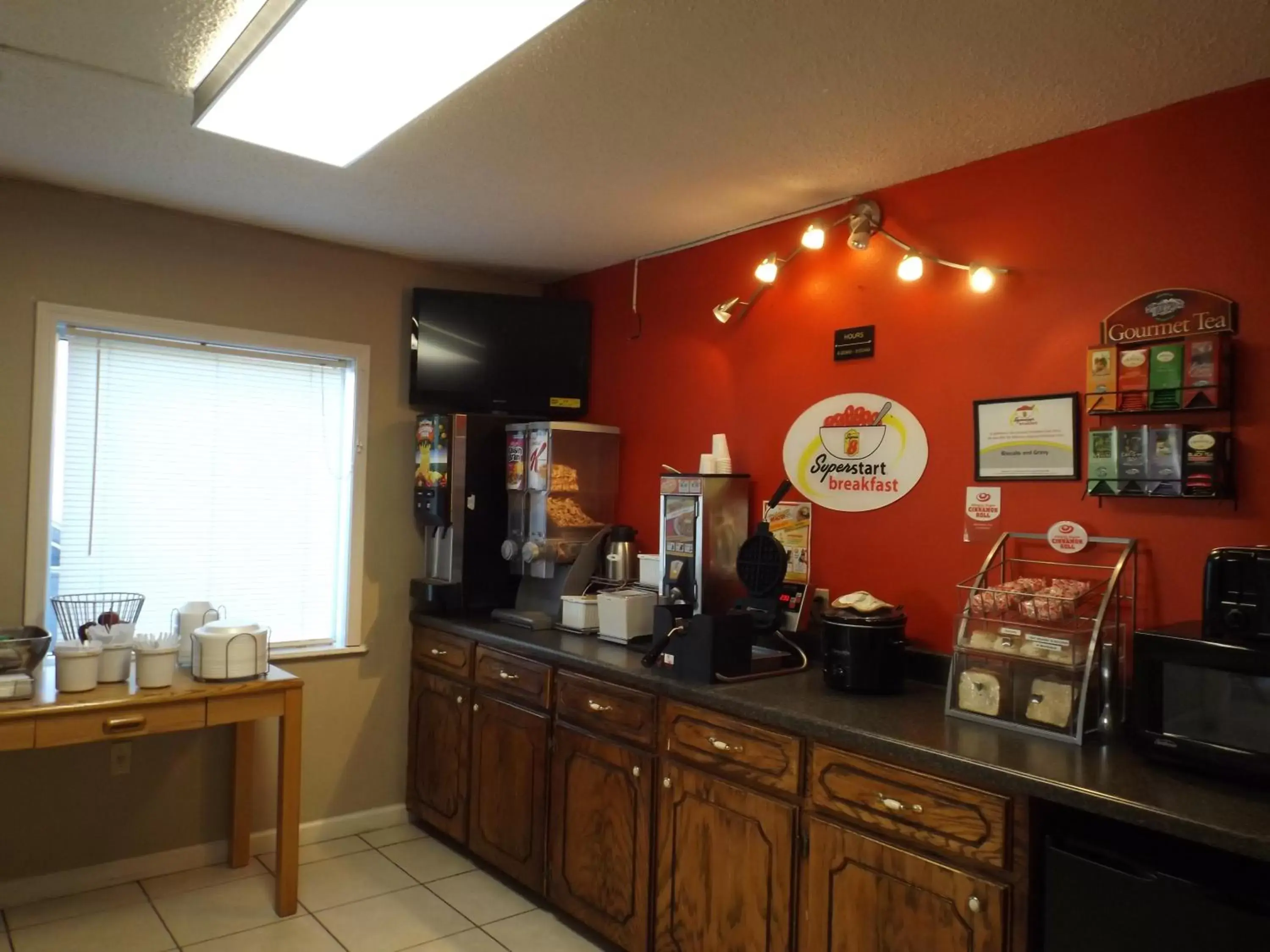 Continental breakfast, Restaurant/Places to Eat in Super 8 by Wyndham Monticello AR