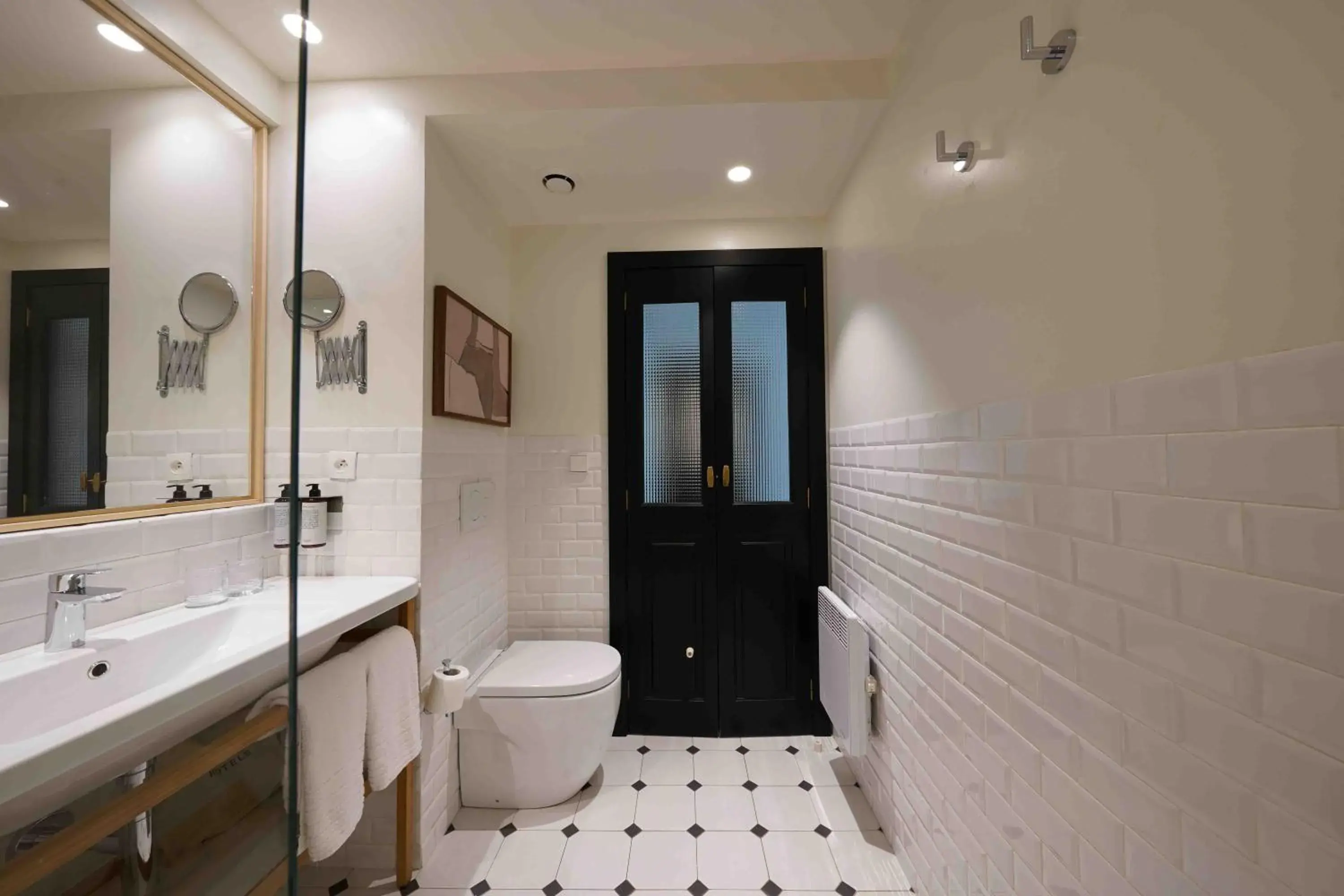 Toilet, Bathroom in Hotel Pulitzer Paris