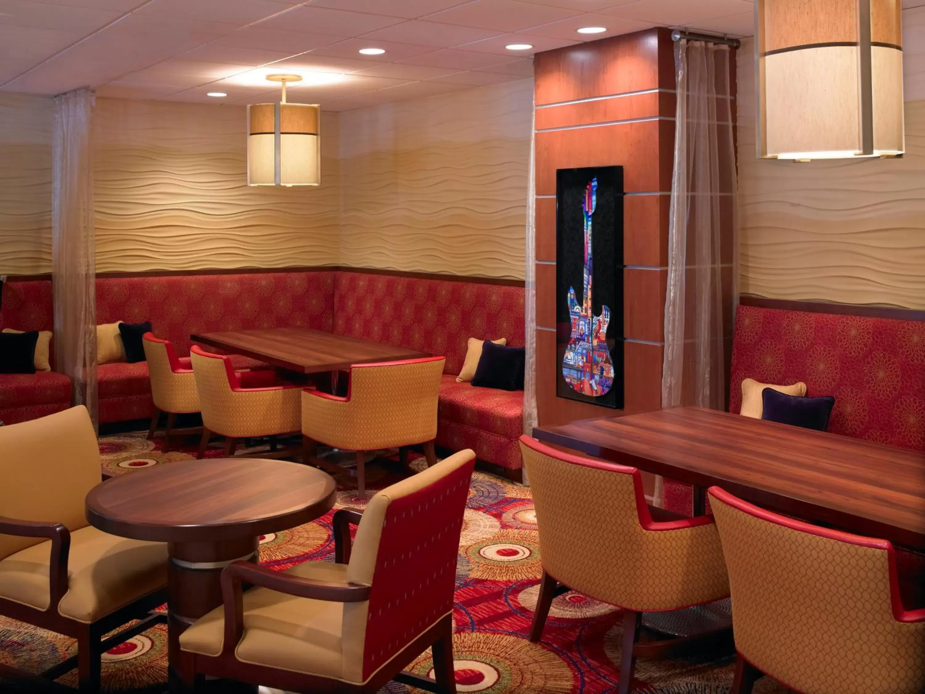 Lobby or reception, Lounge/Bar in Wyndham Cleveland Airport