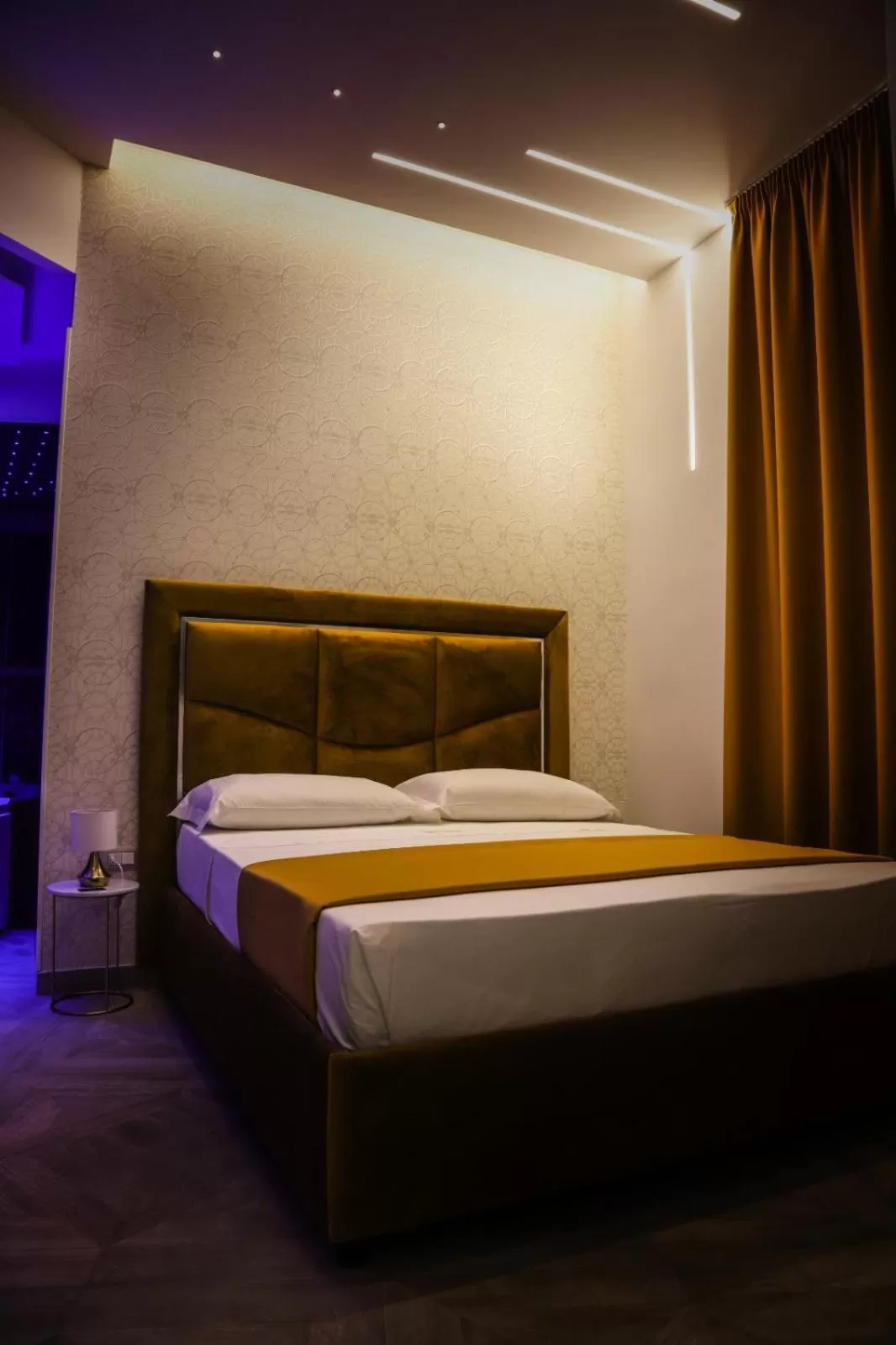 Bed in Twin Towers Naples Luxury