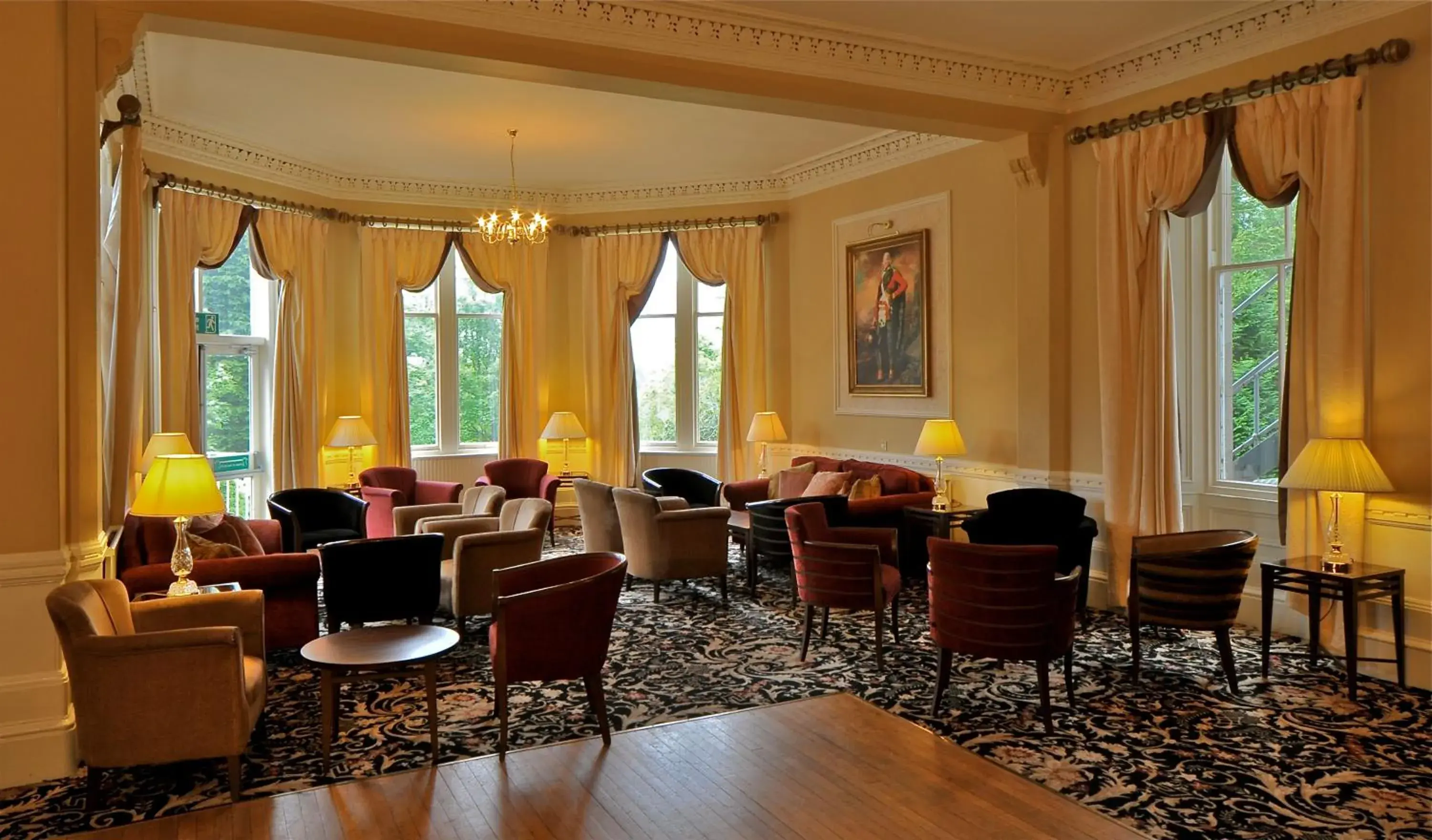 Lounge or bar, Restaurant/Places to Eat in Ben Wyvis Hotel