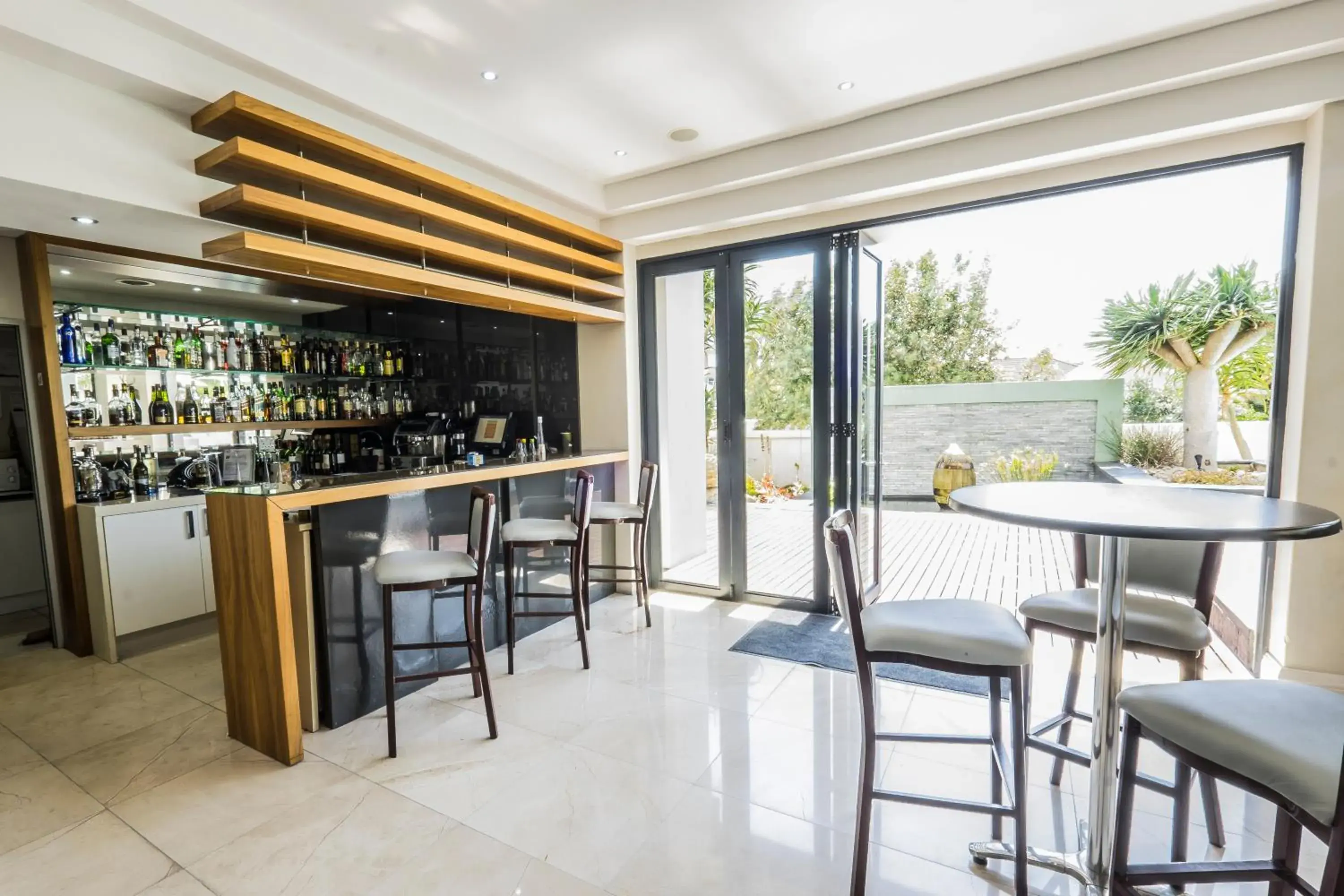 Lounge or bar in Isango Gate Lounge or bar in Isango Gate