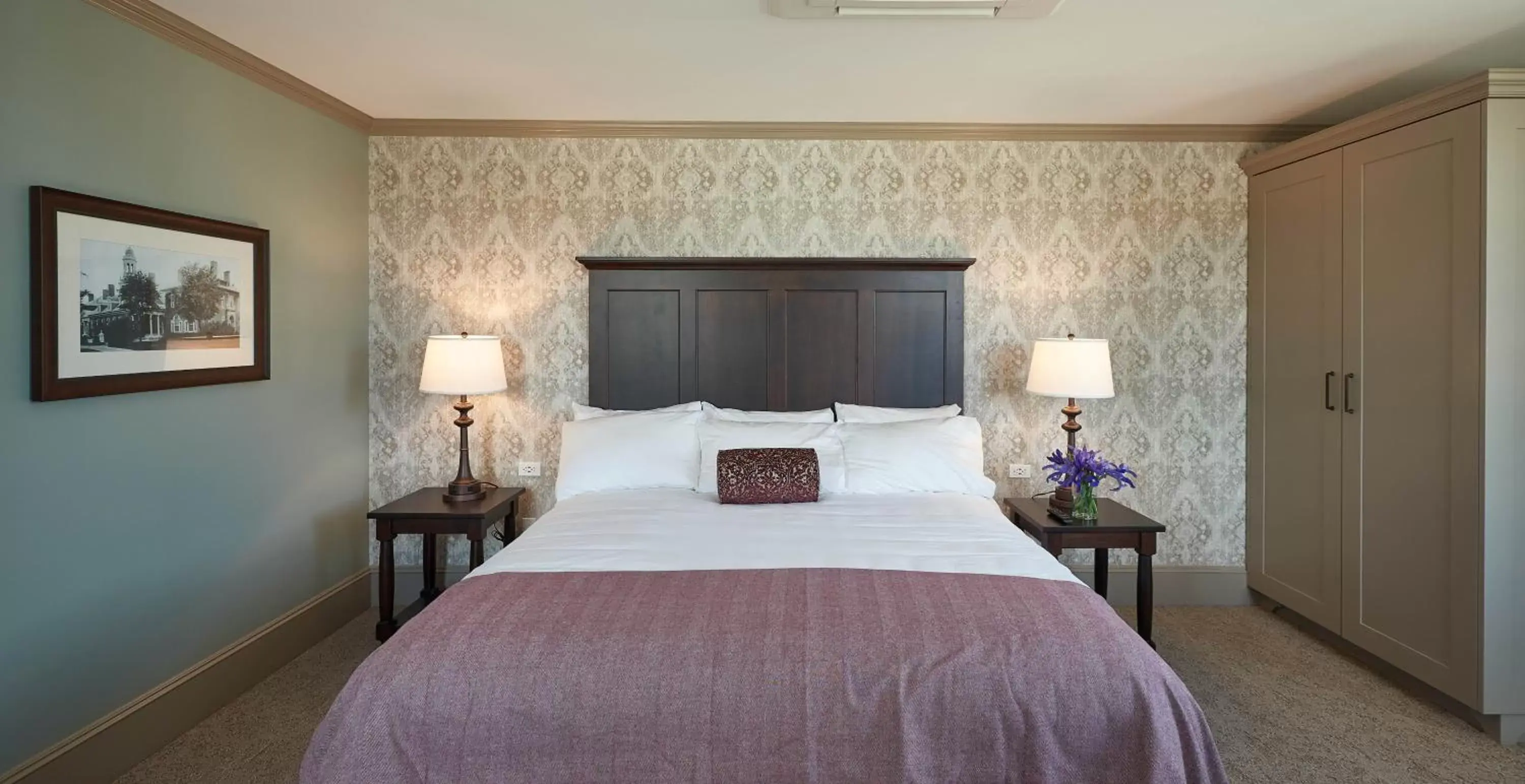 Photo of the whole room, Bed in The Groton Inn Photo of the whole room, Bed in The Groton Inn