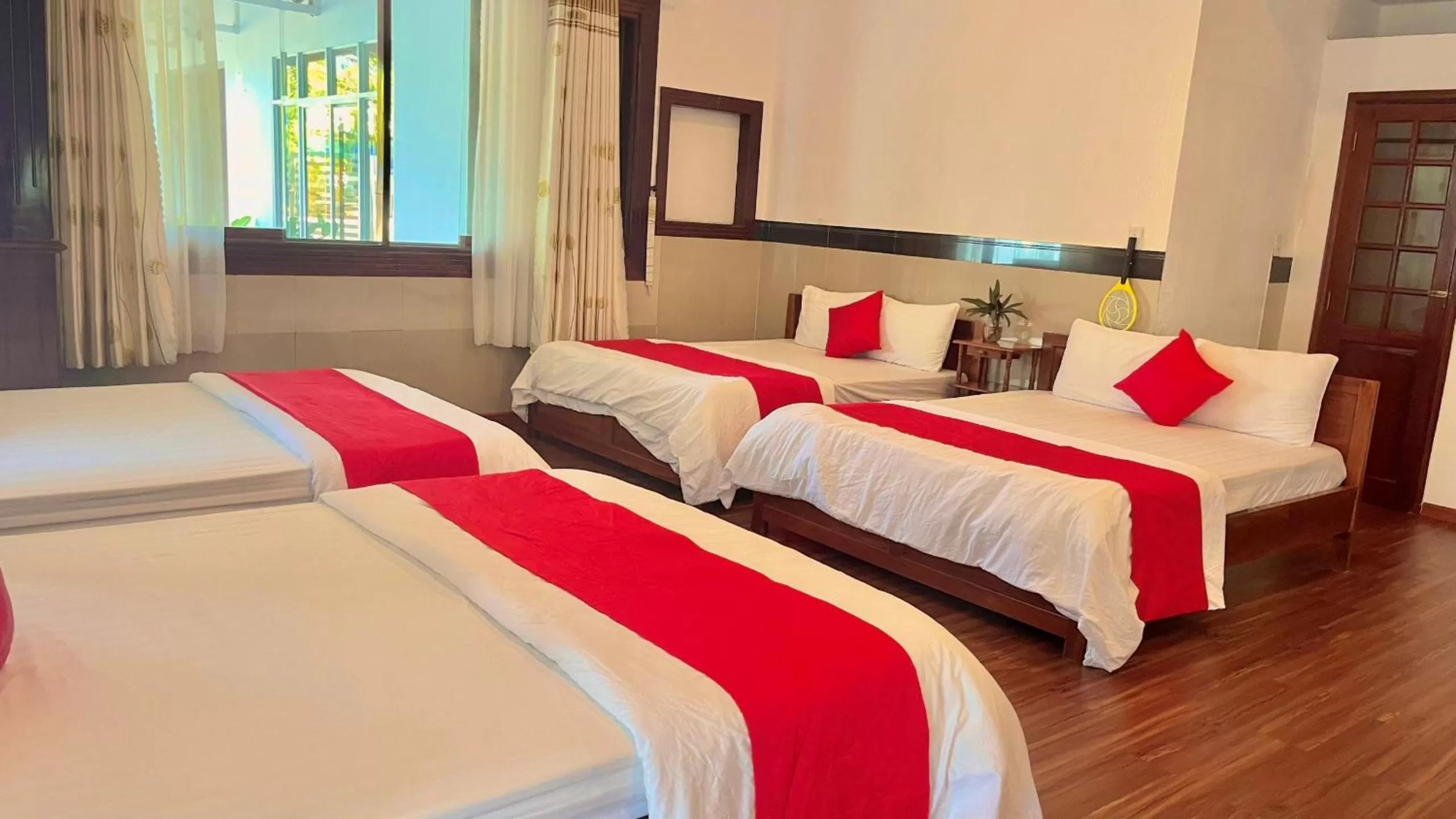 Property building, Bed in Caroline Resort