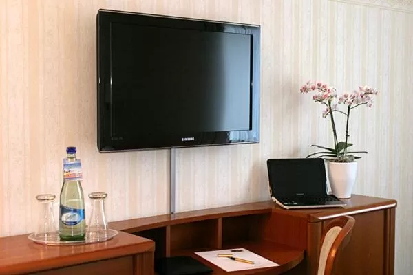 TV and multimedia in Hotel Doberaner Hof
