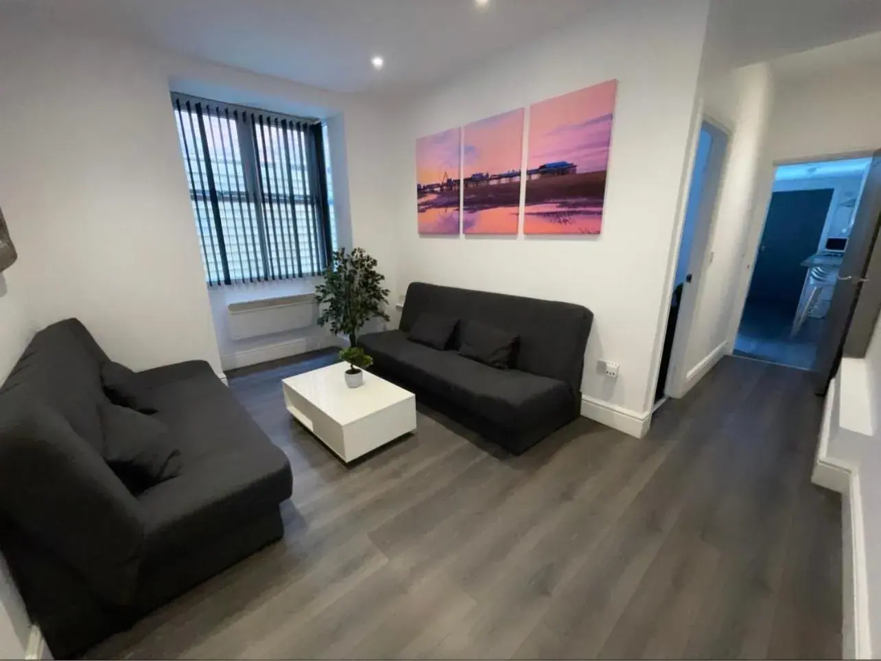 Living room, Seating Area in Albert Luxury Hottub and Jacuzzi Apartments
