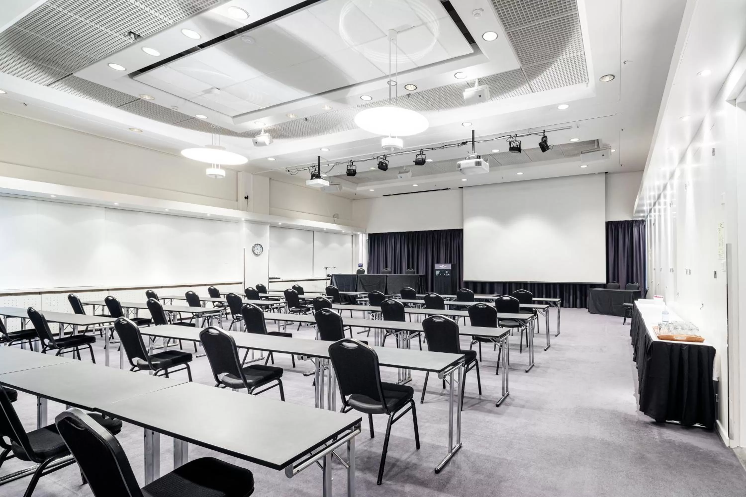 Meeting/conference room in Crowne Plaza Helsinki - Hesperia by IHG