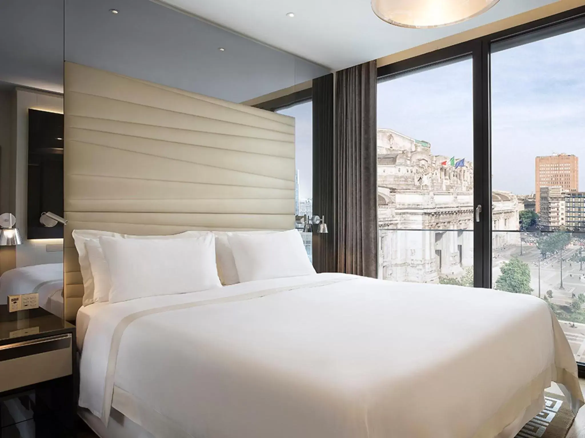 Bedroom, Bed in Excelsior Hotel Gallia, a Luxury Collection Hotel, Milan