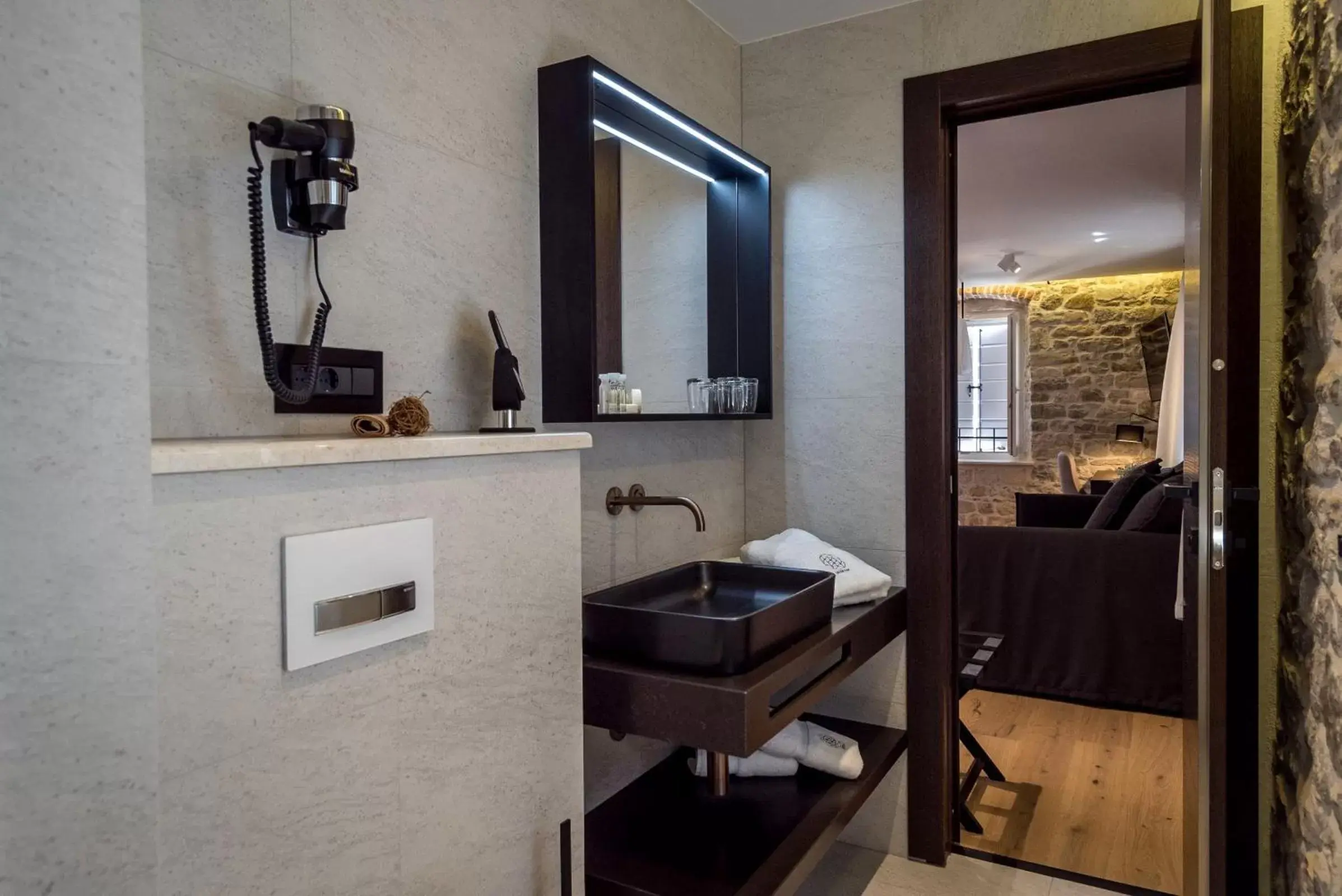 Bathroom, Dining Area in Murum Heritage Hotel