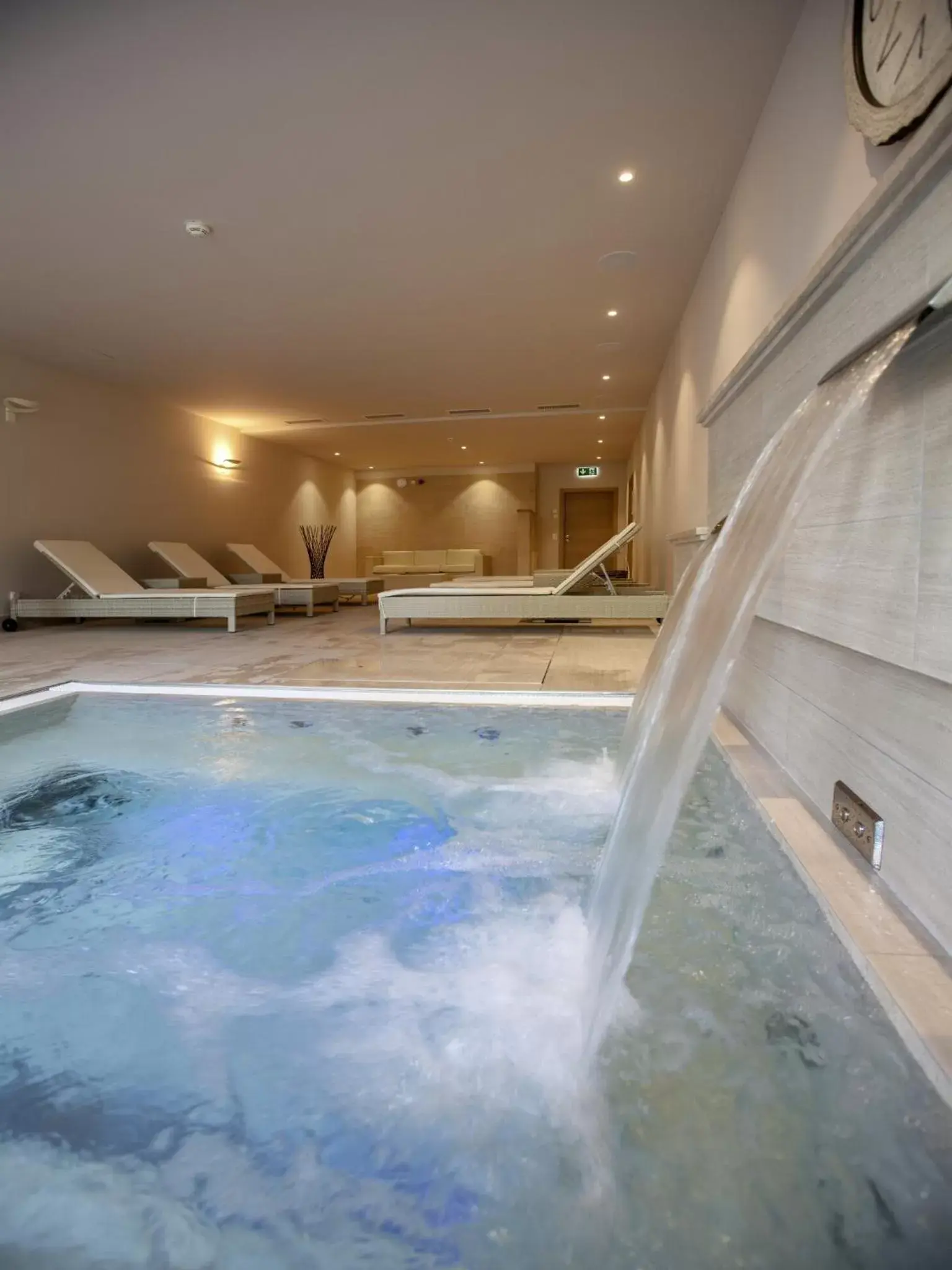 Hot Spring Bath, Swimming Pool in Parkhotel Delta, Wellbeing Resort