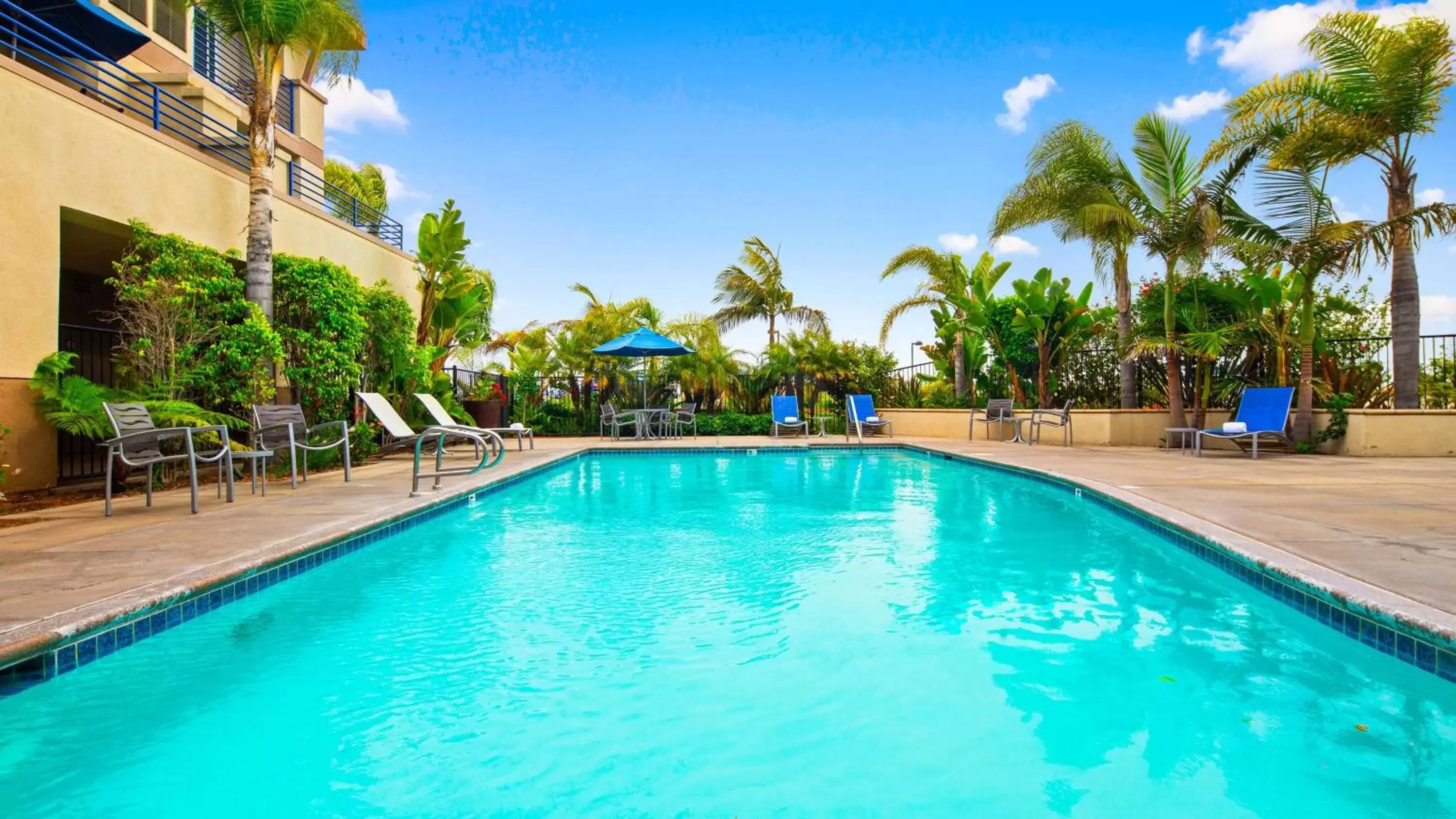 On site, Swimming Pool in Best Western Plus Marina Gateway Hotel