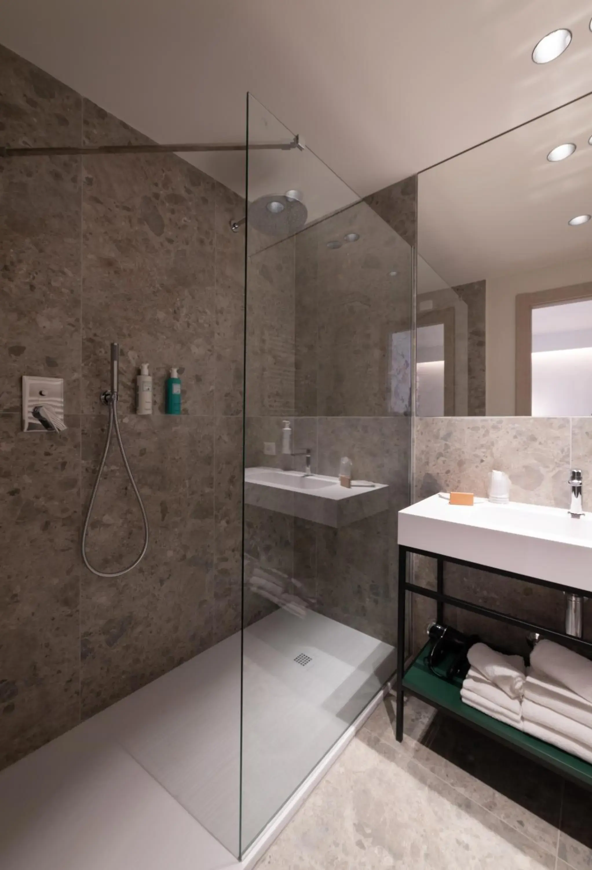 Shower, Bathroom in Catignano Hotel Ristorante