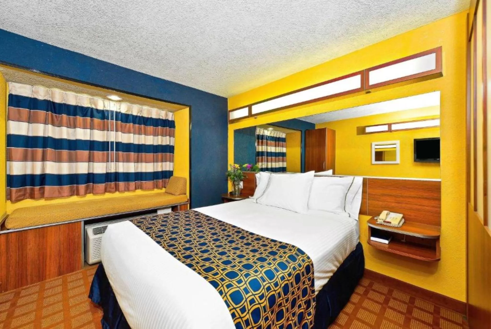 Bed in Microtel Inn & Suites by Wyndham New Braunfels I-35