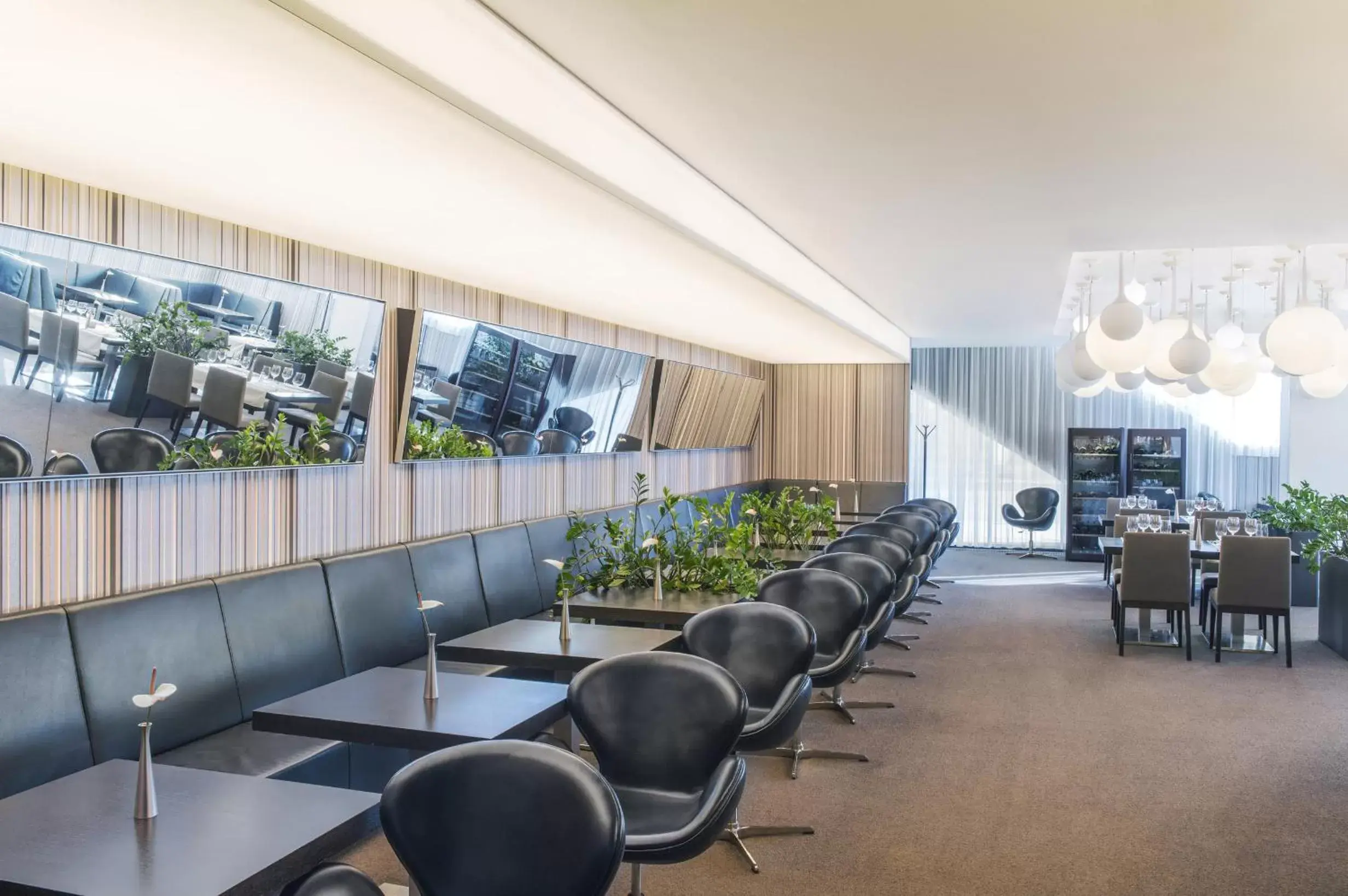 Lounge or bar in NH Bratislava Gate One Lounge or bar in NH Bratislava Gate One