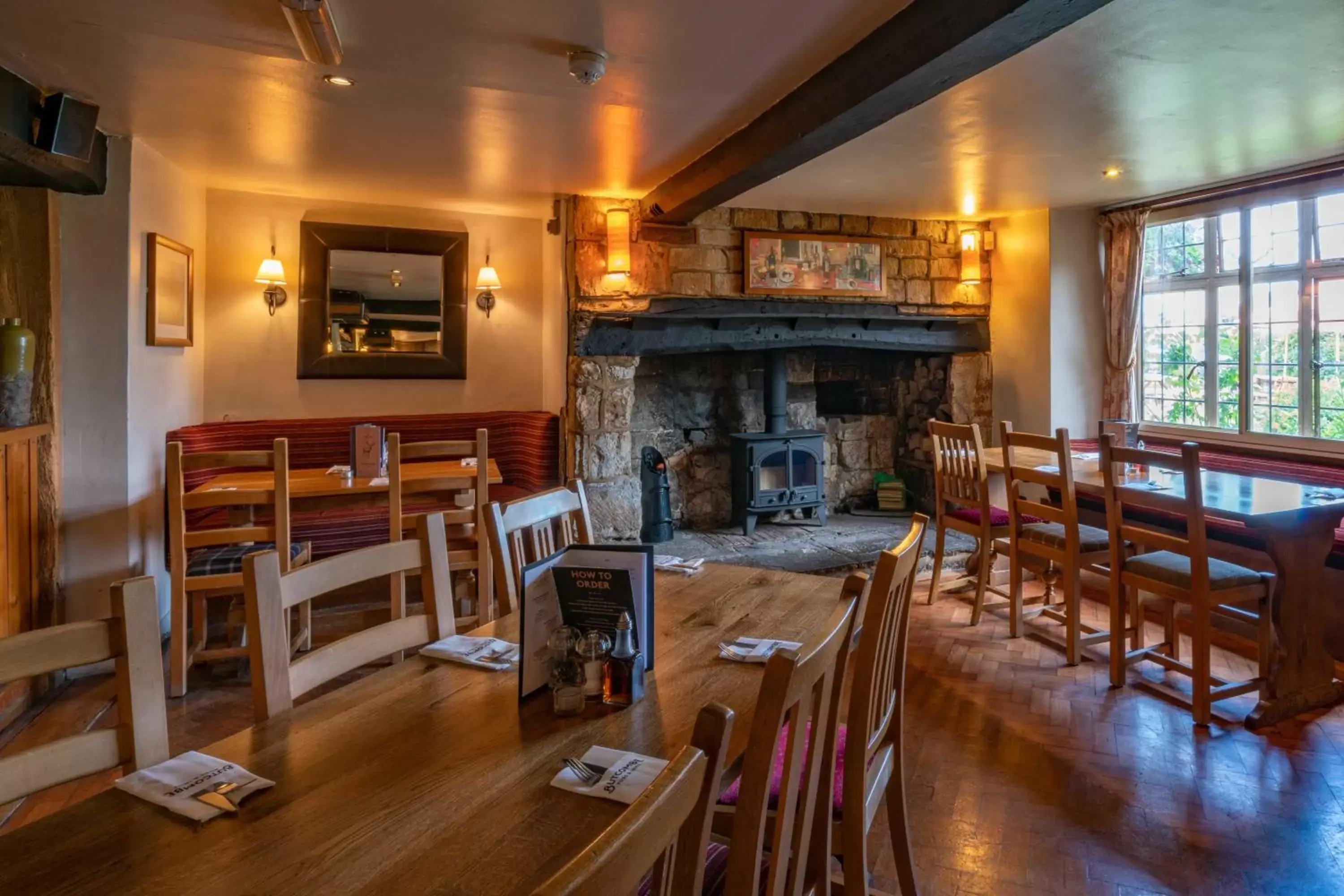 Restaurant/Places to Eat in The White Hart, Wroughton