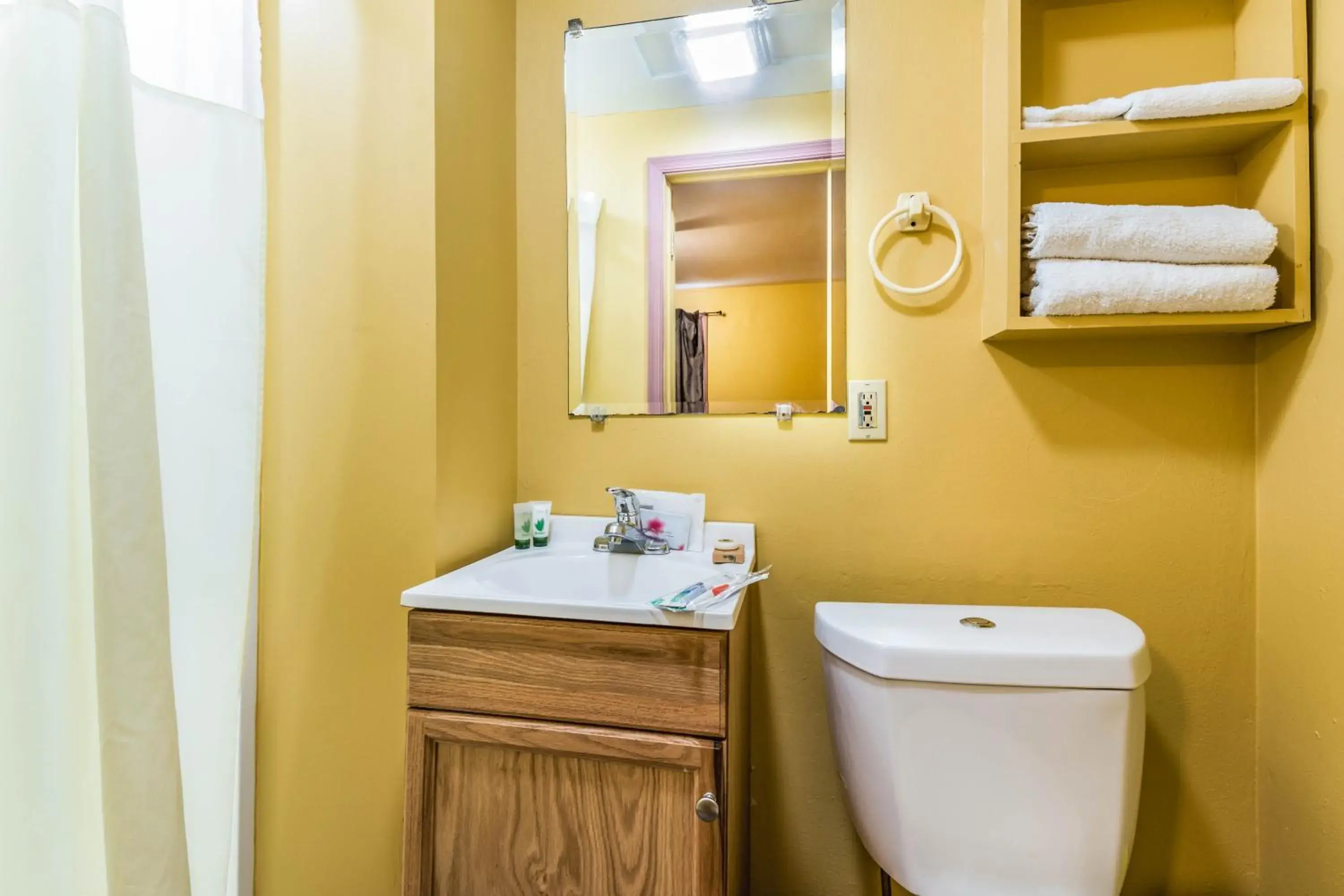 Bathroom in Cottage Inn - Grantville